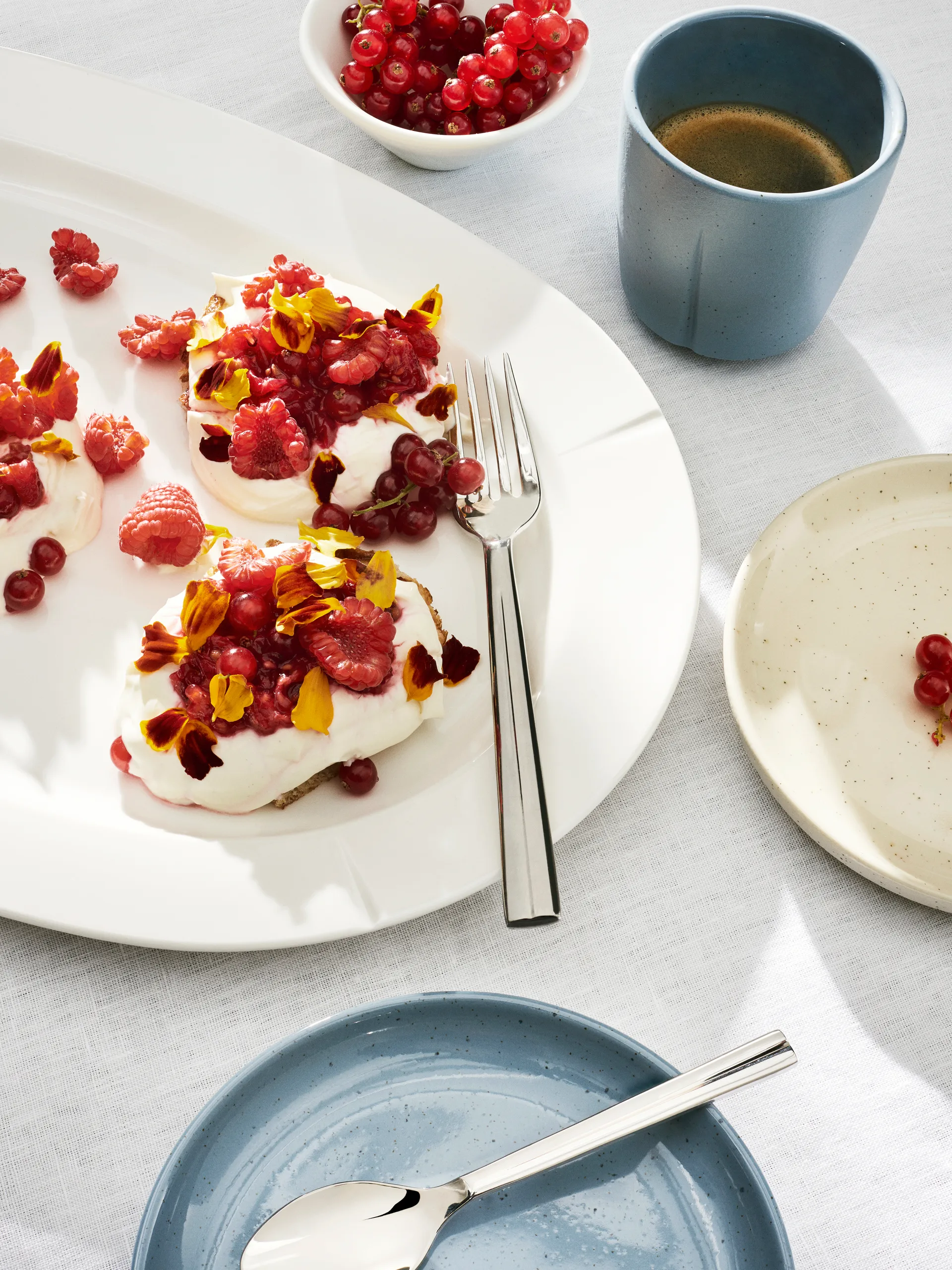 Grand Cru ovaali tarjoilulautanen 30 x 44 cm, Valkoinen Rosendahl