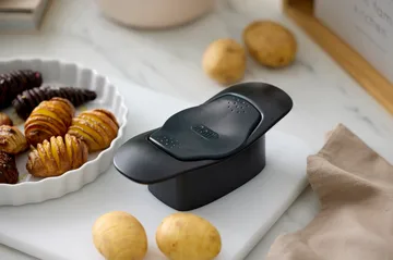 Classic hasselback-leikkuri - Musta - Rosti