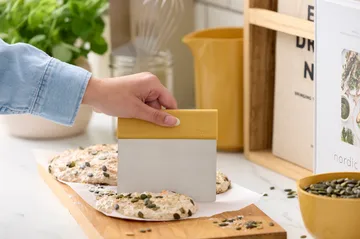 Emma taikinaskrapi teräs - Curry - Rosti