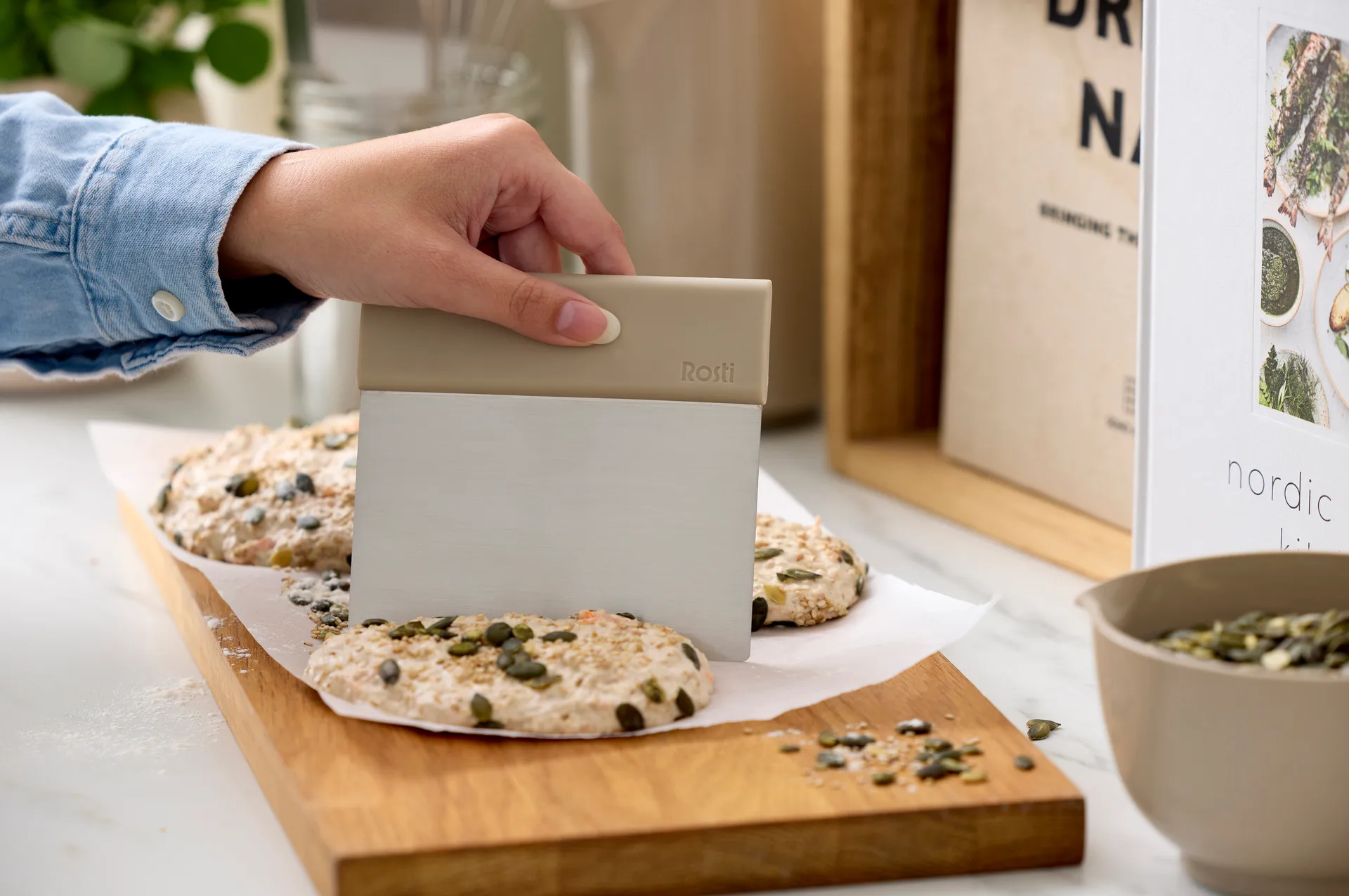 Emma taikinaskrapi teräs, Humus Rosti