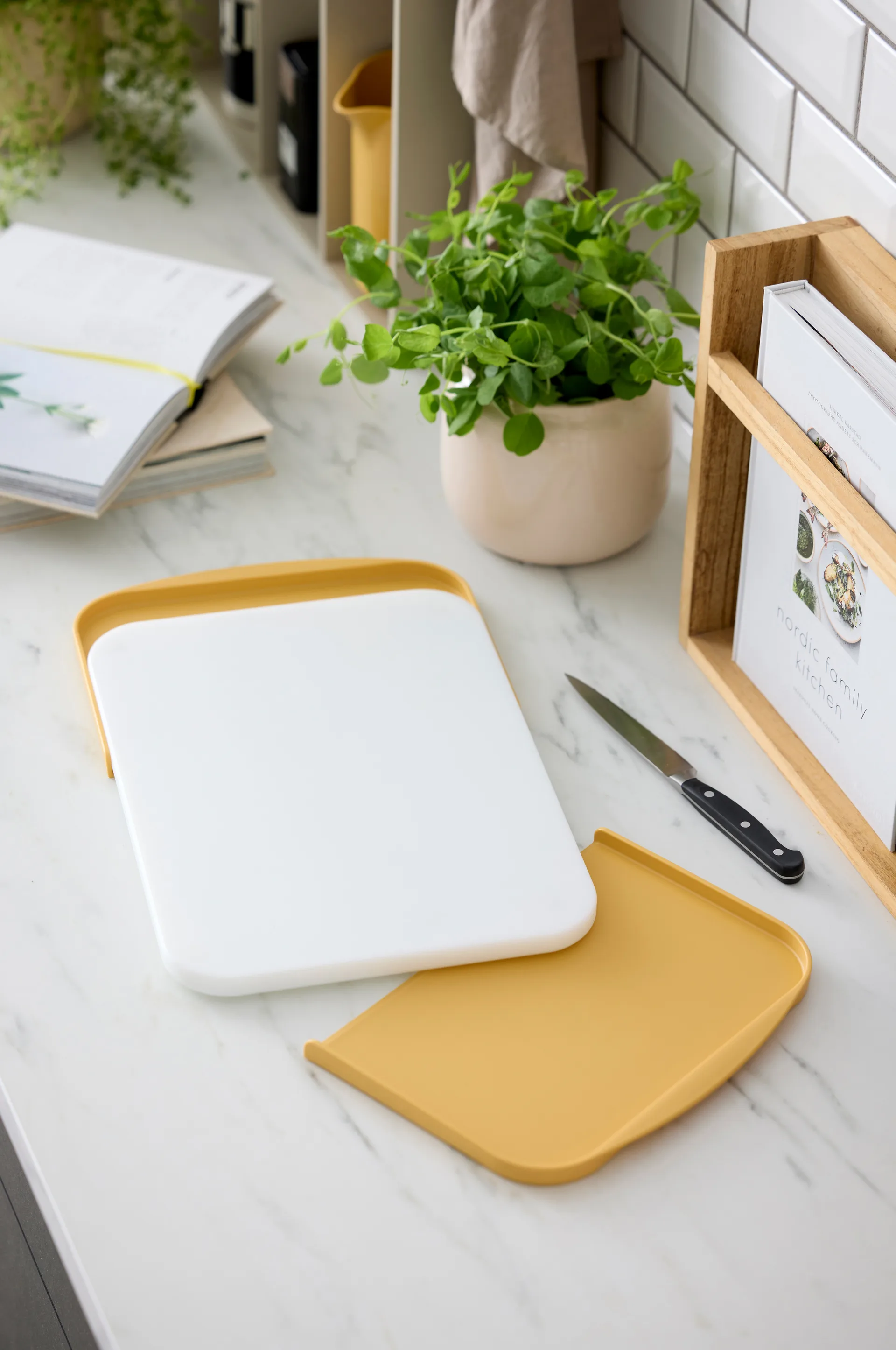 Separa-leikkuulauta tarjottimilla, Curry, 39x26 cm Rosti