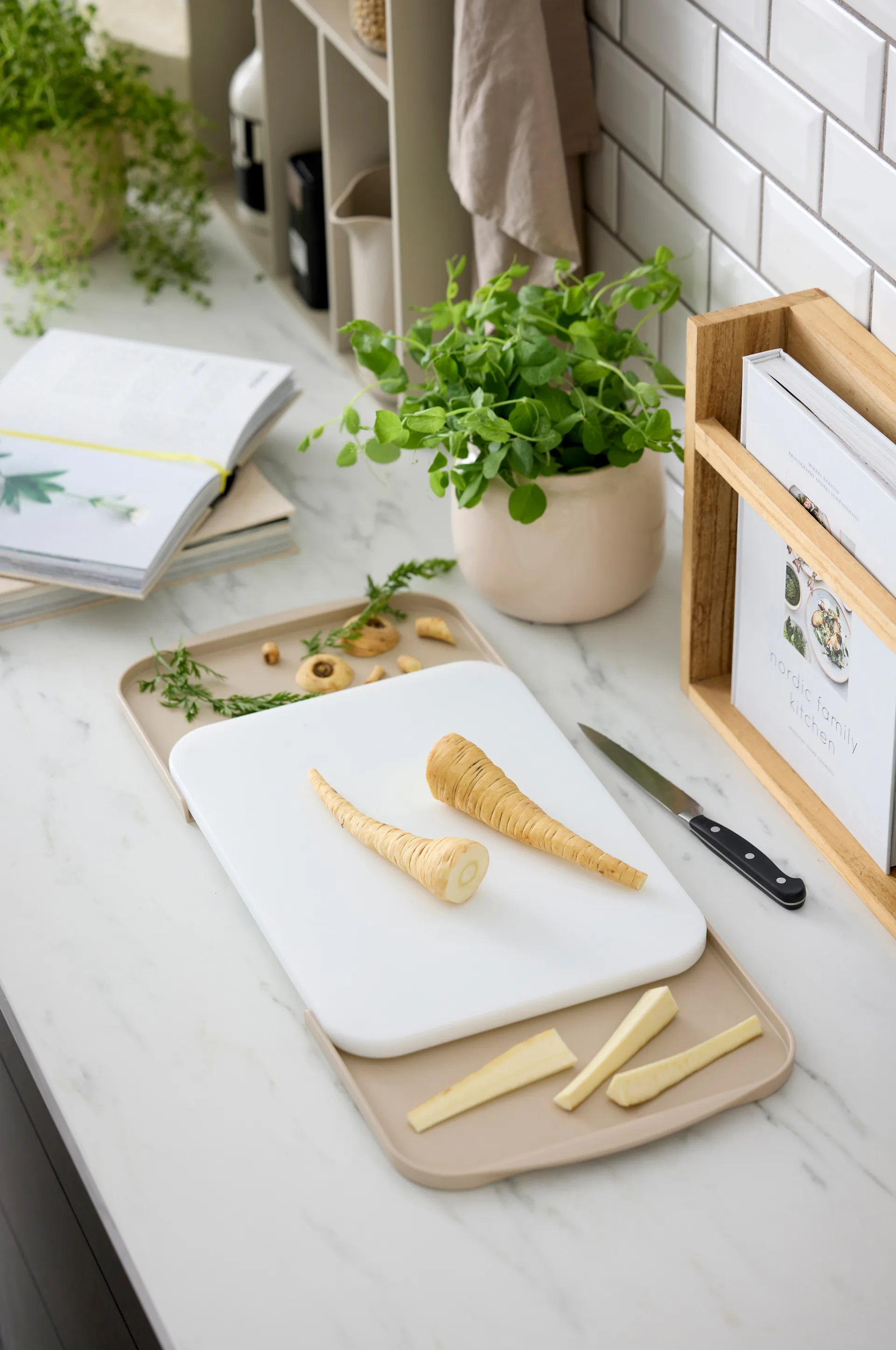 Separa-leikkuulauta tarjottimilla, Humus, 39×26 cm Rosti