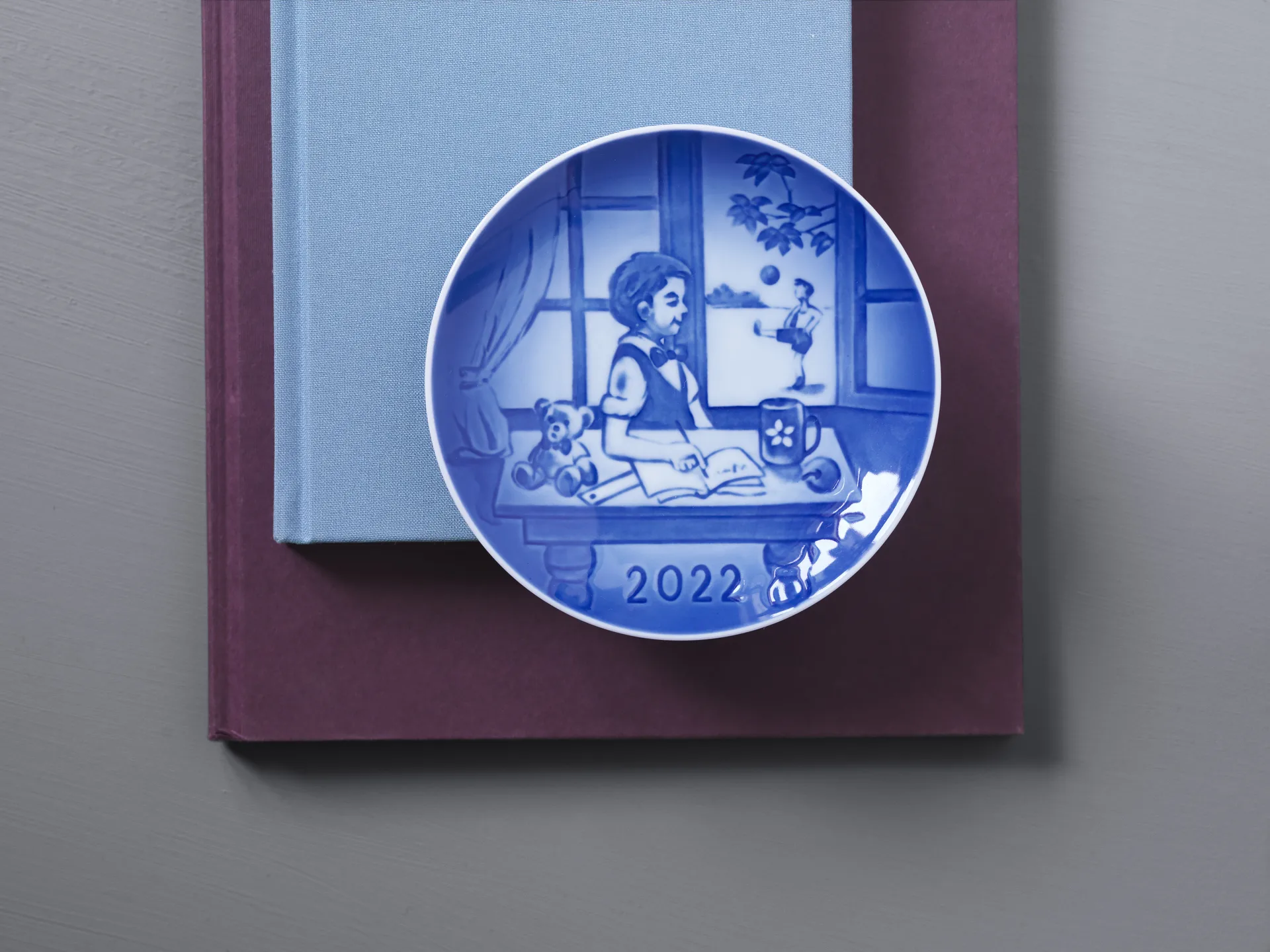 Bing ja Grøndah lastenpäivälautanen 2022, valkoinen Royal Copenhagen