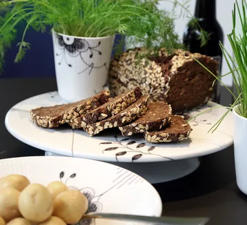 Black Fluted Mega -kakkulautanen - Ø 32 cm - Royal Copenhagen