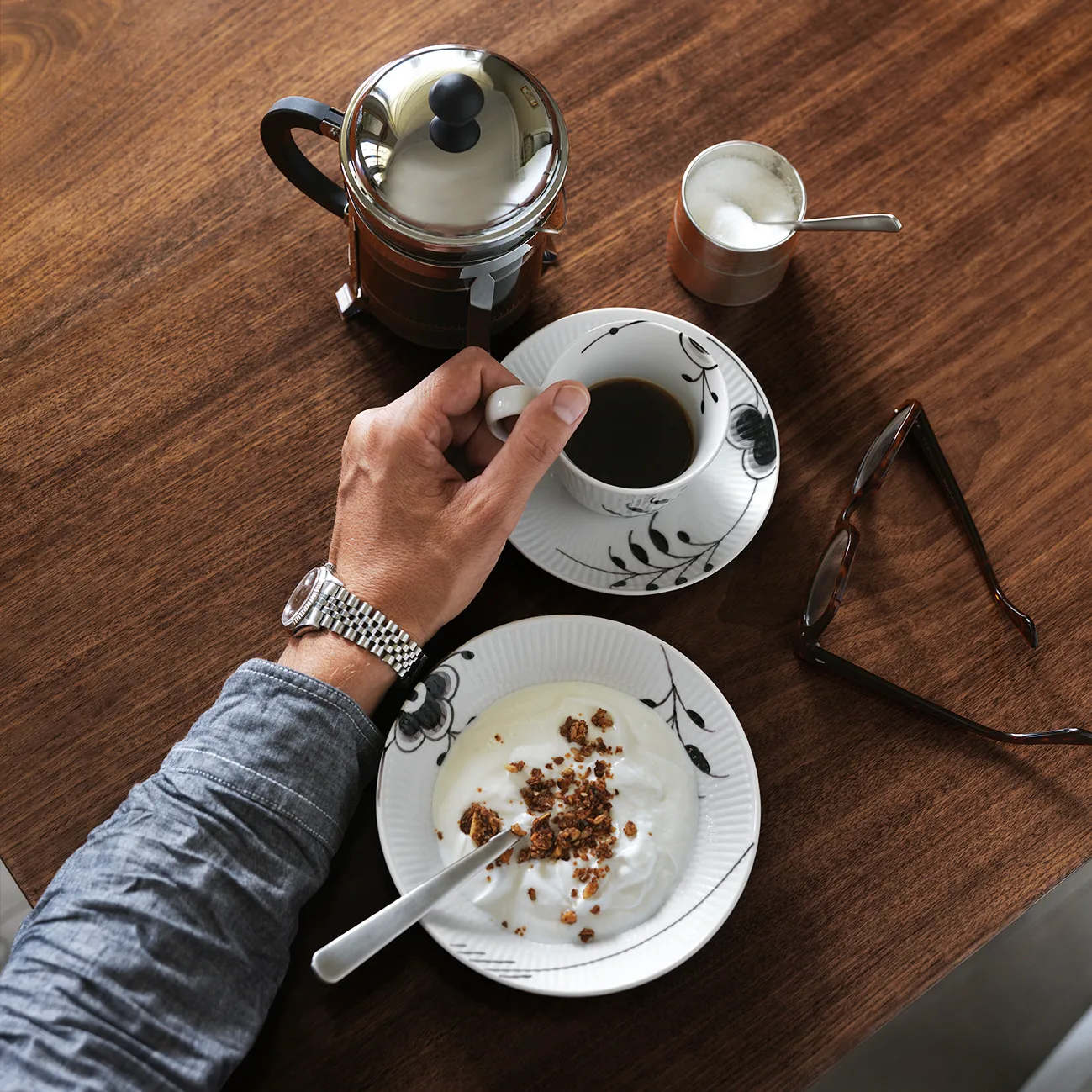 Black Fluted mega musta kuppi ja aluslautanen 2, 25 cl - korkea korva Royal Copenhagen