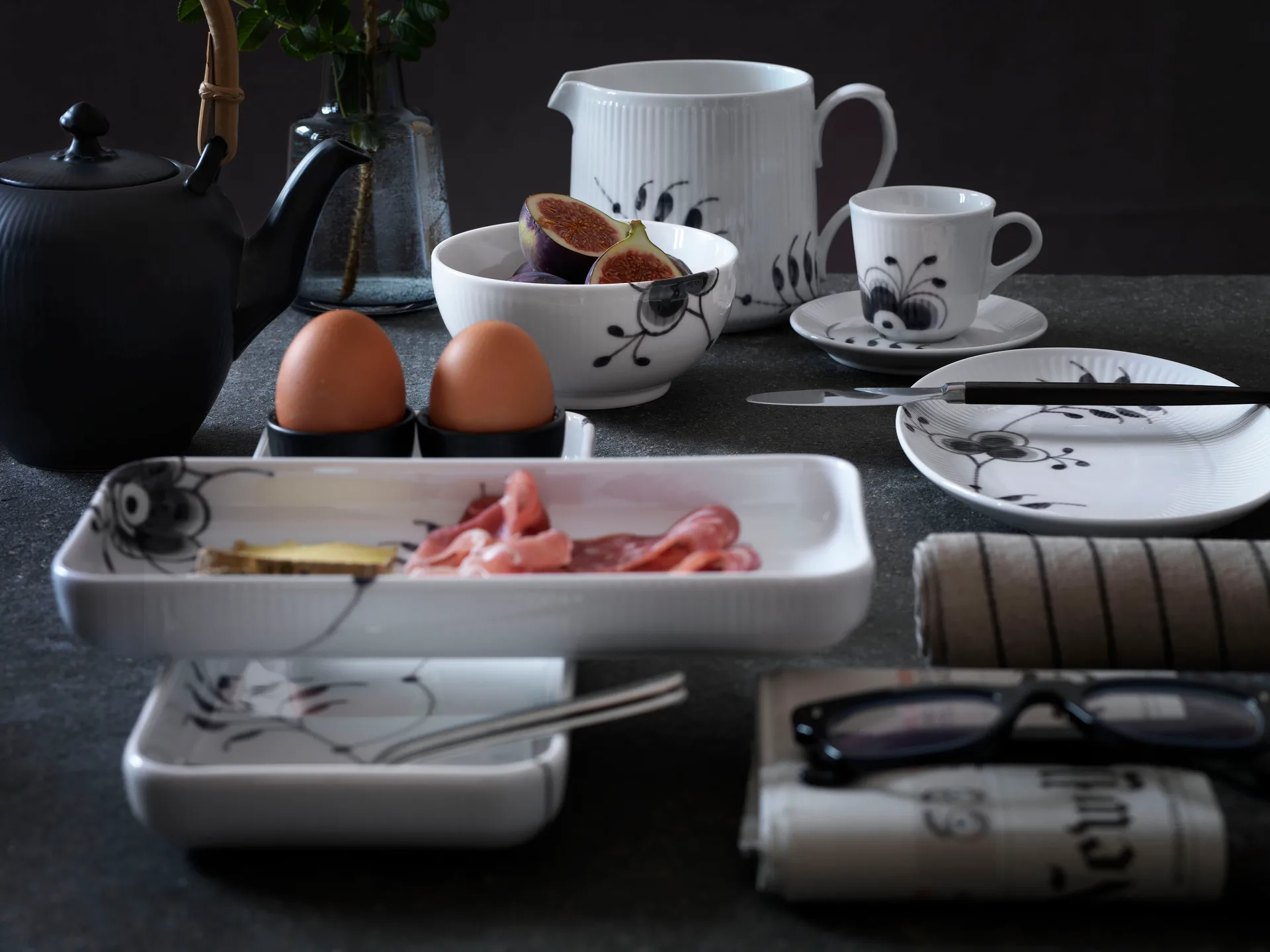 Black Fluted Mega -suorakulmainen vati, 24 cm Royal Copenhagen