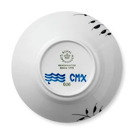 Black Fluted mega syvä lautanen 6, Ø 24 cm Royal Copenhagen