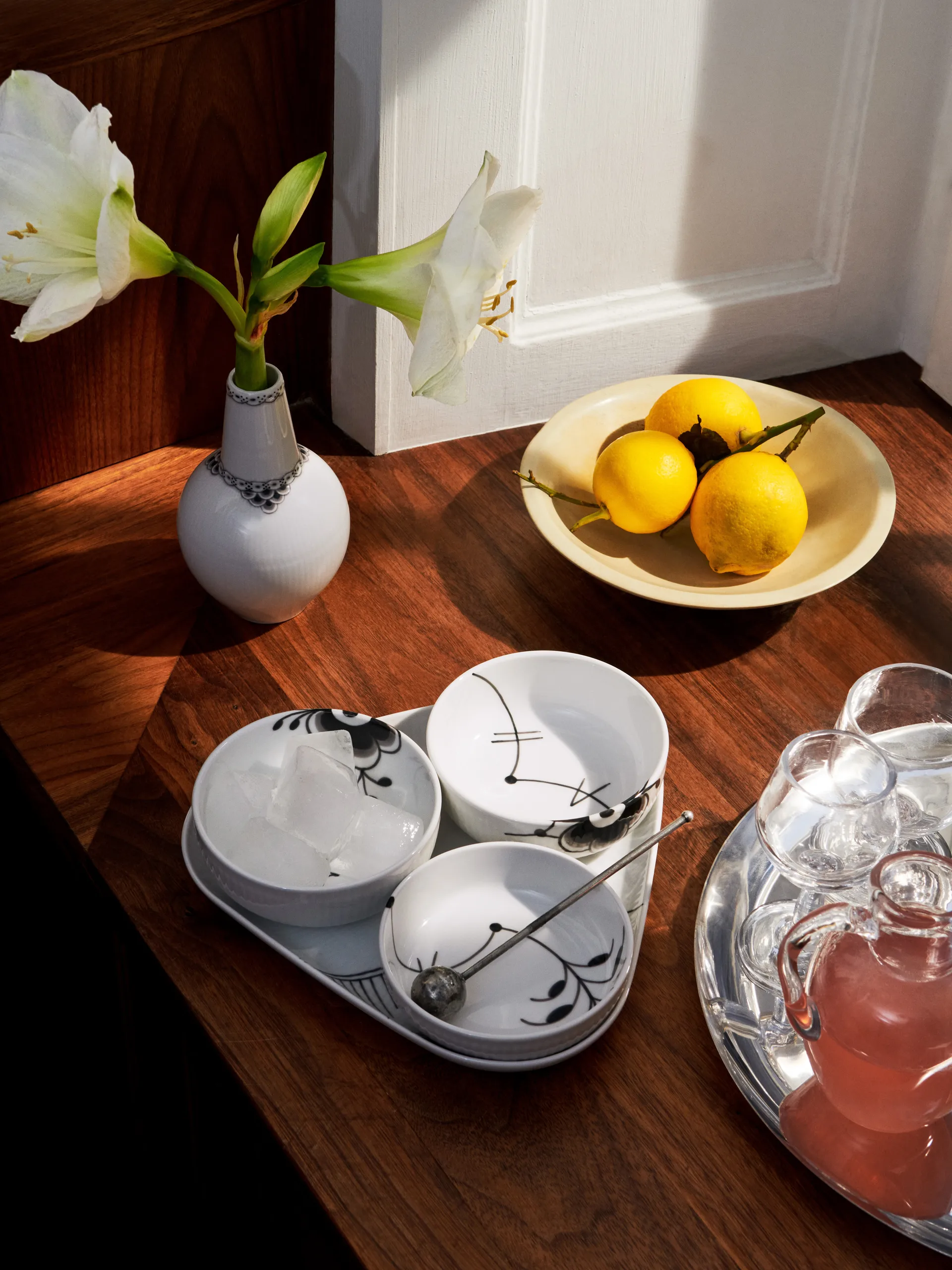 Black Fluted Mega tarjoilusetti 4 osaa, Musta-valkoinen Royal Copenhagen