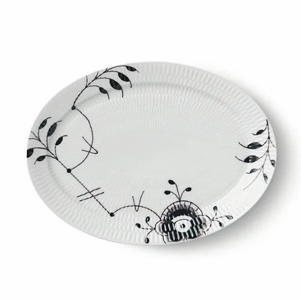 Black Fluted Mega -tarjoiluvati, musta ovaali, 28 cm Royal Copenhagen