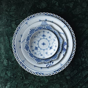 Blue Fluted full lace lautanen pitsireunalla - Ø 21 cm - Royal Copenhagen