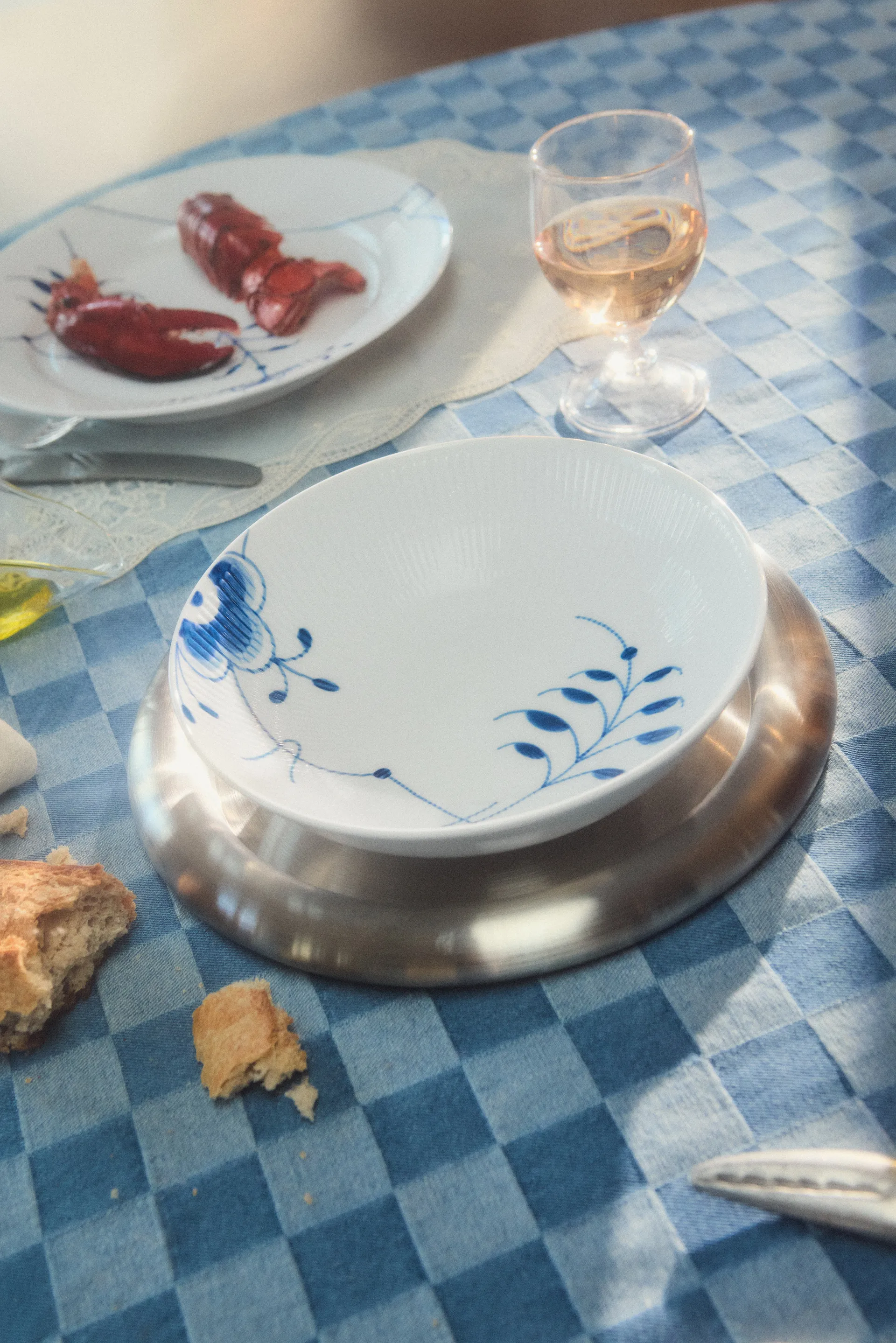 Blue Fluted Mega Limited Edition lautanen Ø27 cm, White-blue Royal Copenhagen