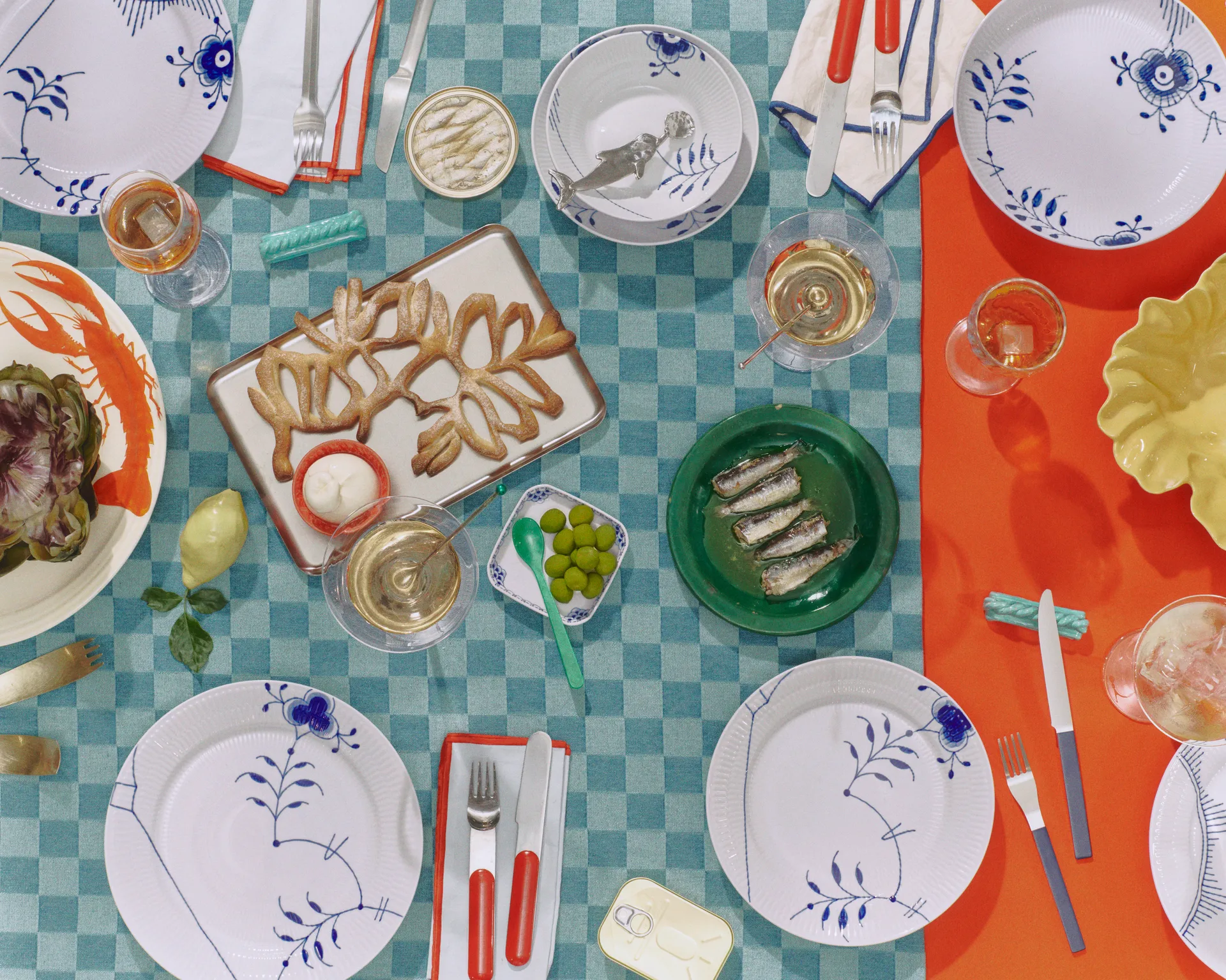 Blue Fluted Mega Limited Edition lautanen Ø27 cm, White-blue Royal Copenhagen