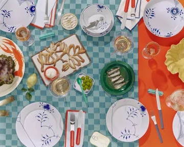 Blue Fluted Mega Limited Edition lautanen Ø27 cm - White-blue - Royal Copenhagen