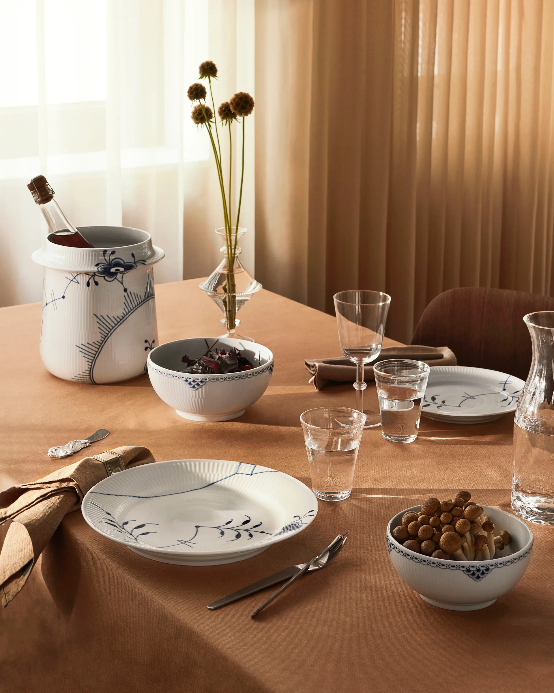 Blue Fluted Mega viinicooleri 21,5 cm, White-blue Royal Copenhagen