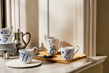 Blue Fluted Plain Alphabet -kuppi 33 cl - W - Royal Copenhagen