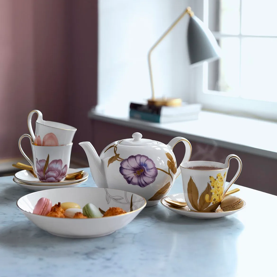 Flora kuppi ja aluslautanen, kultasade Royal Copenhagen