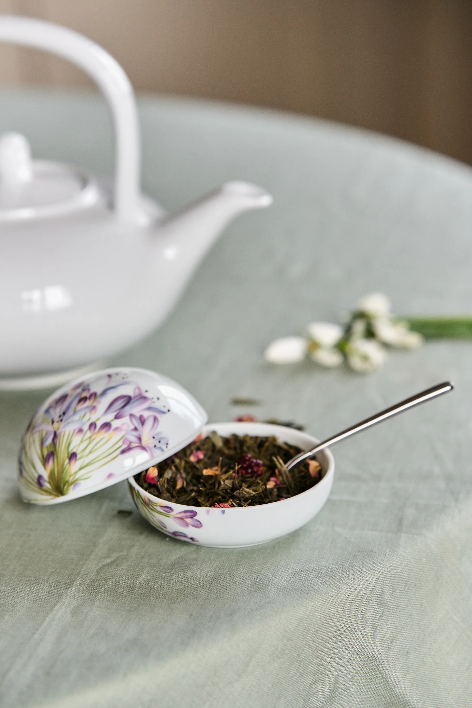 Royal Copenhagen Bonbonniere Ø 10 cm 2023, Tarhasinisarja Royal Copenhagen