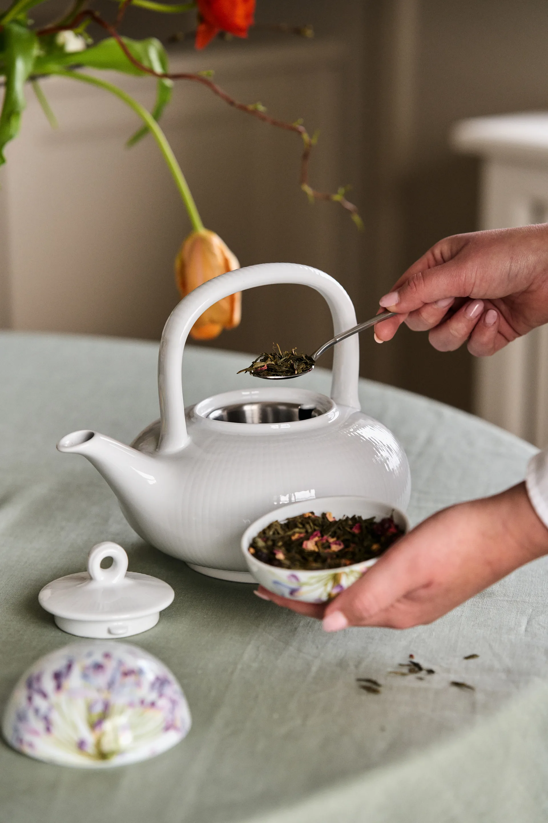 Royal Copenhagen Bonbonniere Ø 10 cm 2023, Tarhasinisarja Royal Copenhagen