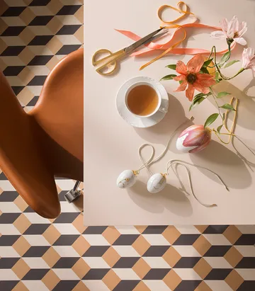 Royal Copenhagen -pääsiäismuna 2022 6 cm 2 osaa - Runoilijan pääsiäislilja nuppu & terälehti - Royal Copenhagen