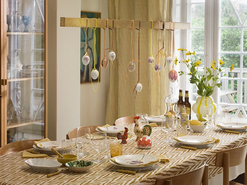 Royal Copenhagen -pääsiäismuna 2022 6 cm 2 osaa, Runoilijan pääsiäislilja nuppu & terälehti Royal Copenhagen