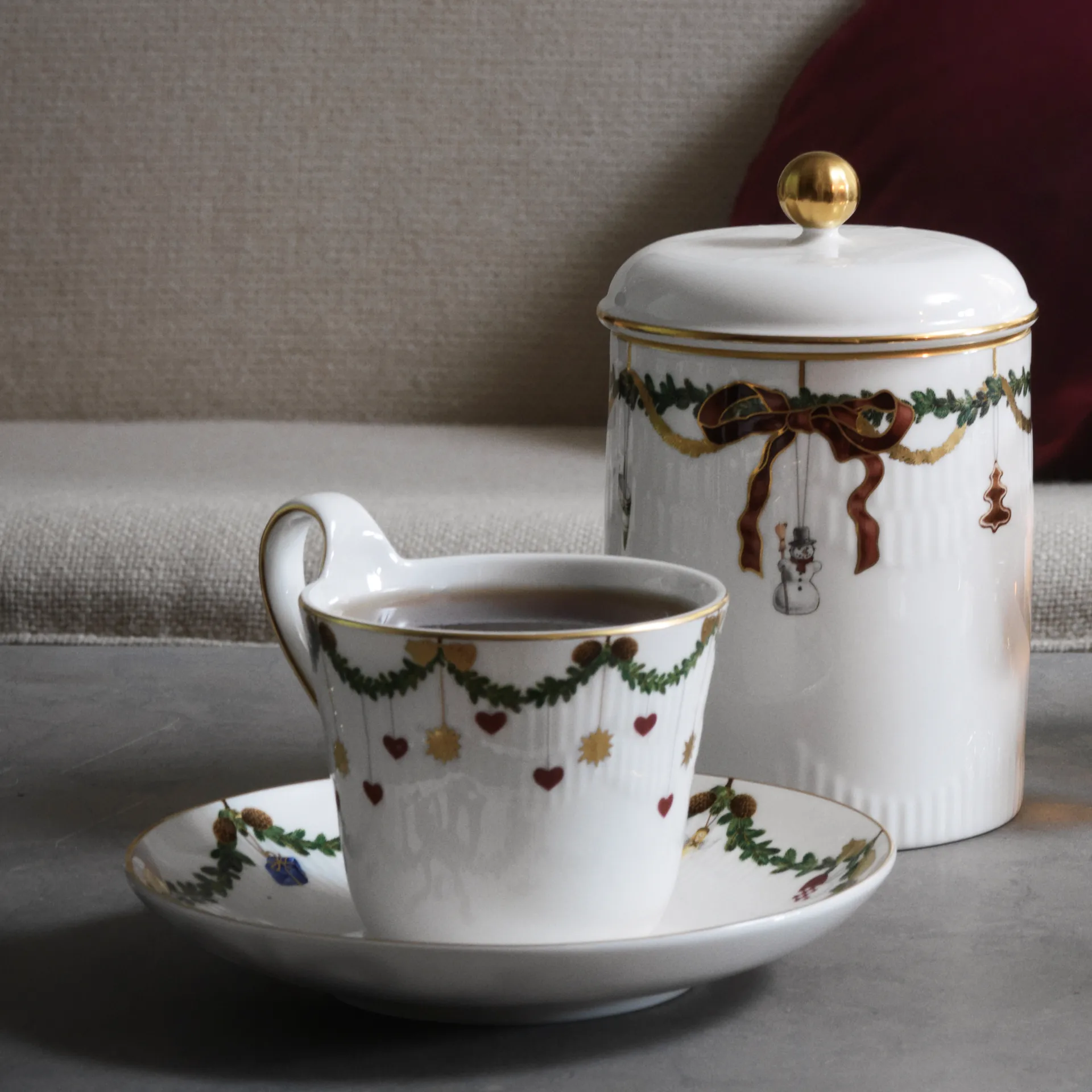 Star Fluted Christmas kuppi ja aluslautanen, 24 cl - korkea korva Royal Copenhagen