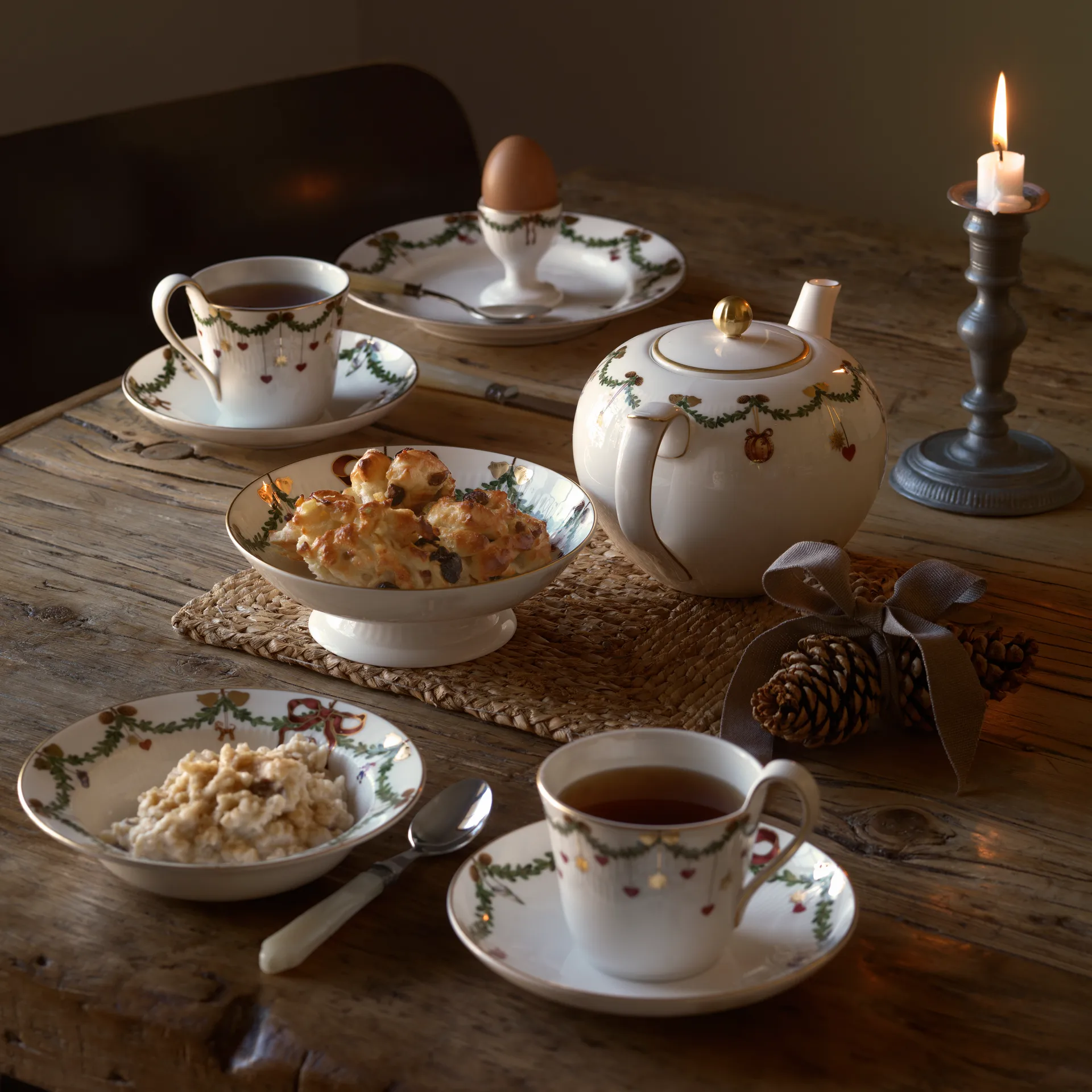 Star Fluted Christmas syvä lautanen, Ø 24 cm Royal Copenhagen