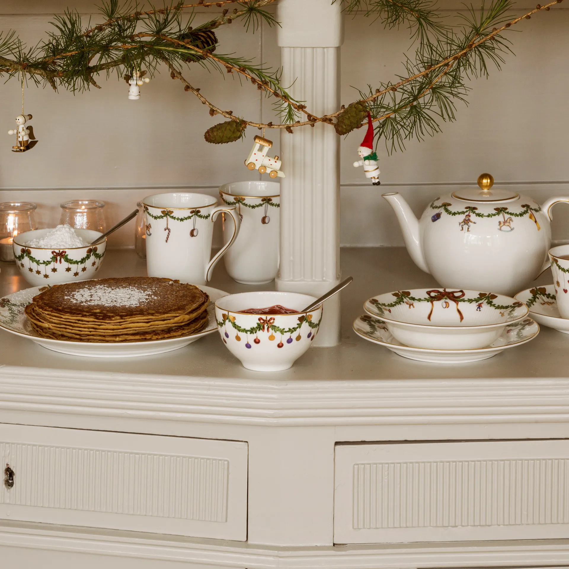 Star Fluted Christmas syvä lautanen, Ø 24 cm Royal Copenhagen