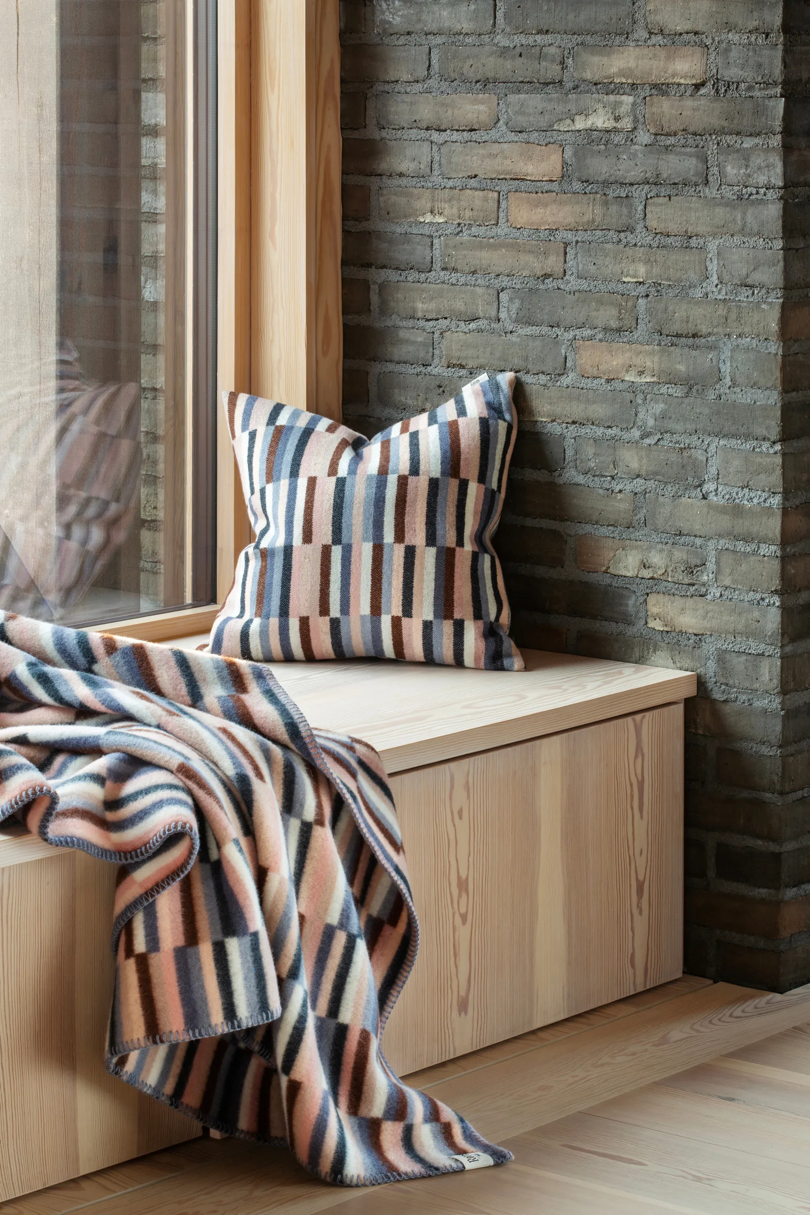 Ida tyyny 50x50 cm, Rosa blue Røros Tweed