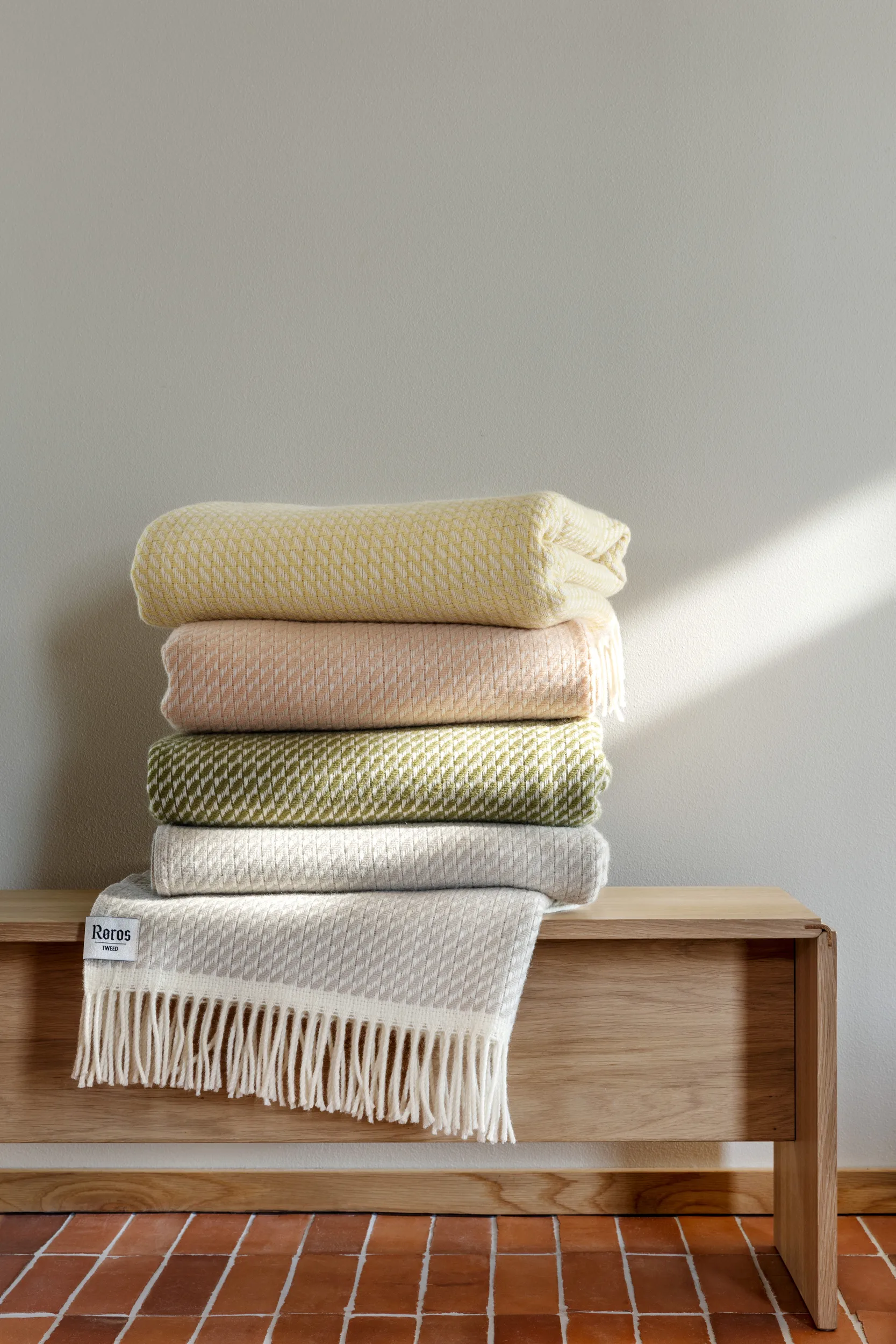 Mello peitto 150x210 cm, Lemon yellow Røros Tweed