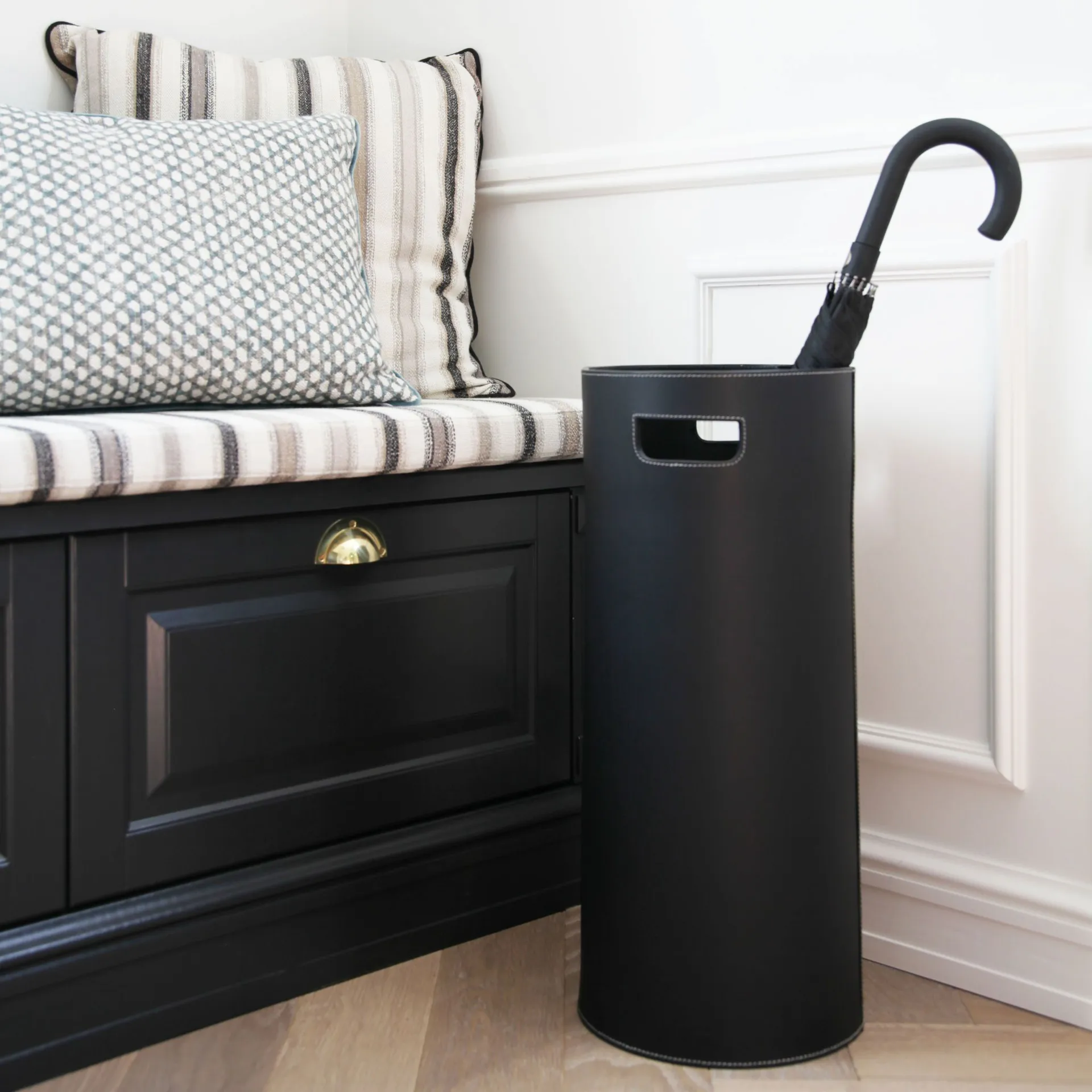 Ørskov sisäinen vedenkeräin sateenvarjotelineeseen, Musta Ørskov