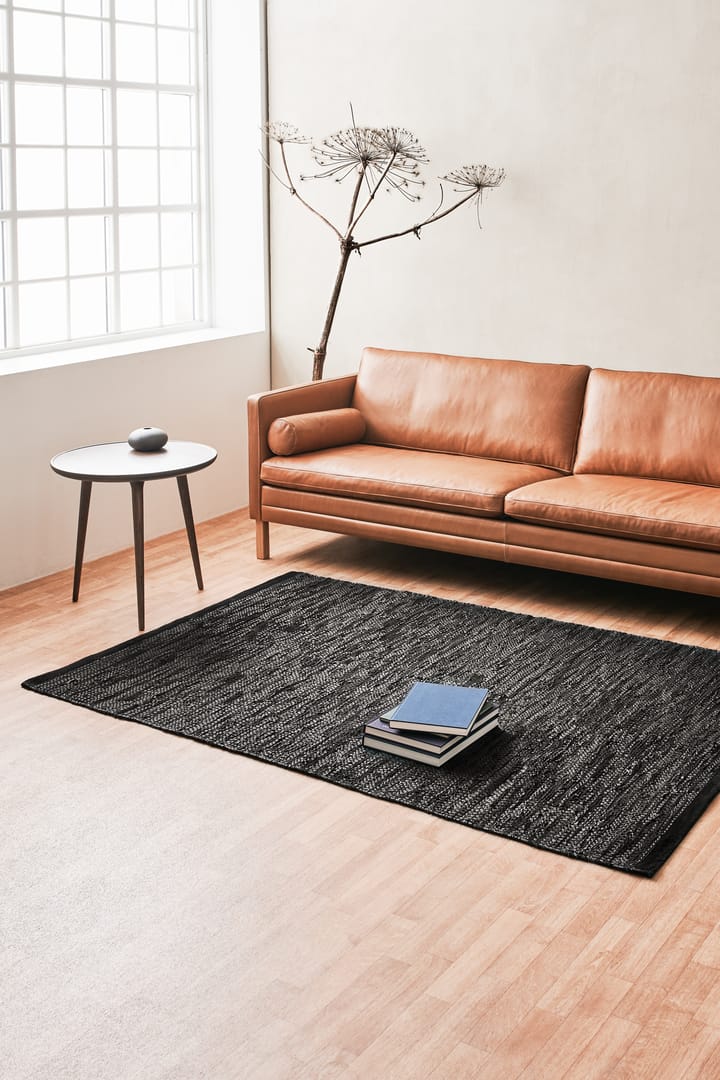 Leather matto 65 x 135 cm - black (musta) - Rug Solid