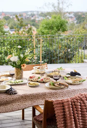 Edith pöytäliina 150x280 cm - Sekoitettu beige - Sagaform