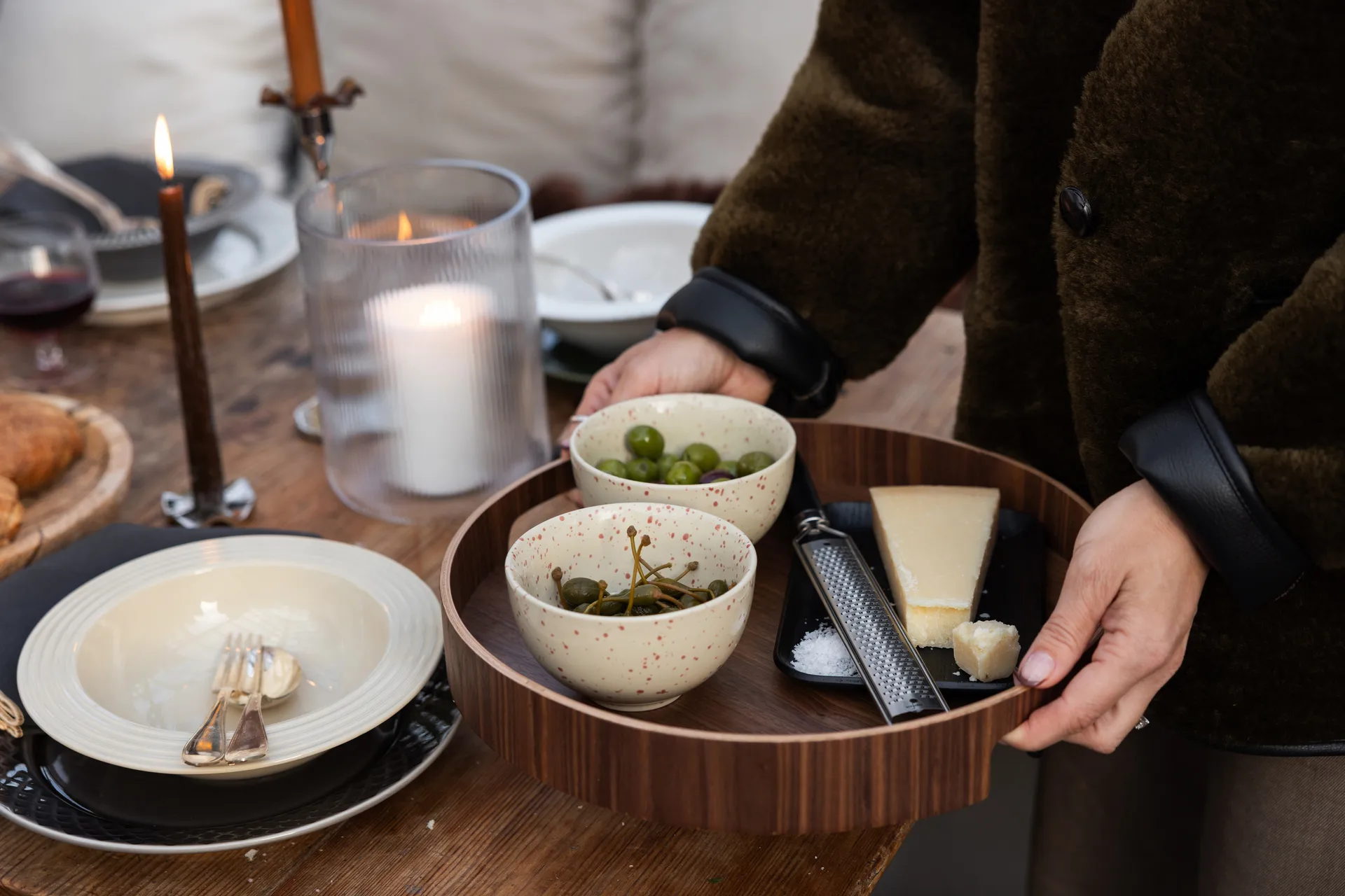 Hanna tarjotin pyöreä Ø35 cm, Tummanruskea Sagaform