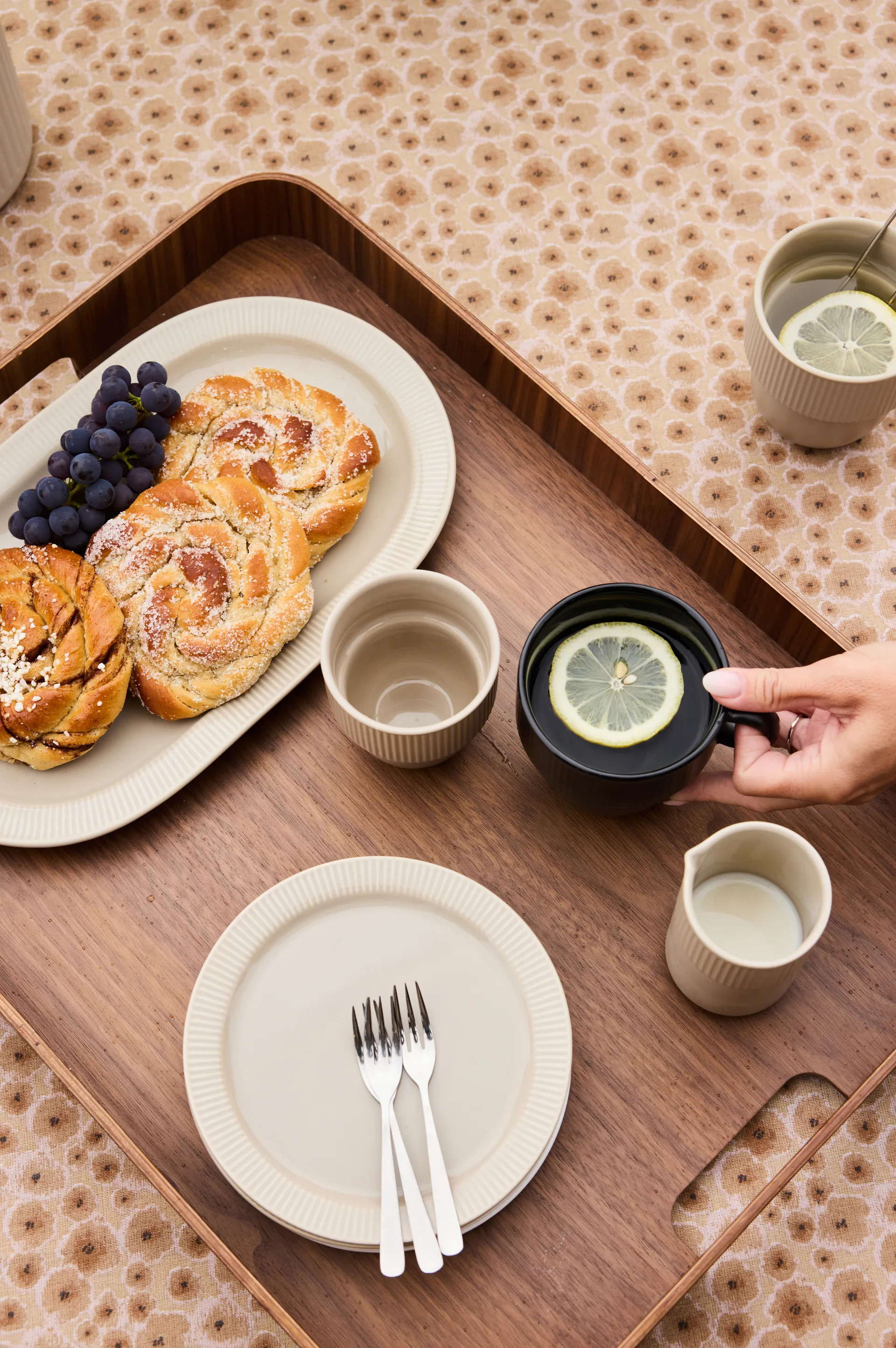 Inka tarjoiluvati, Beige–lämmin harmaa Sagaform