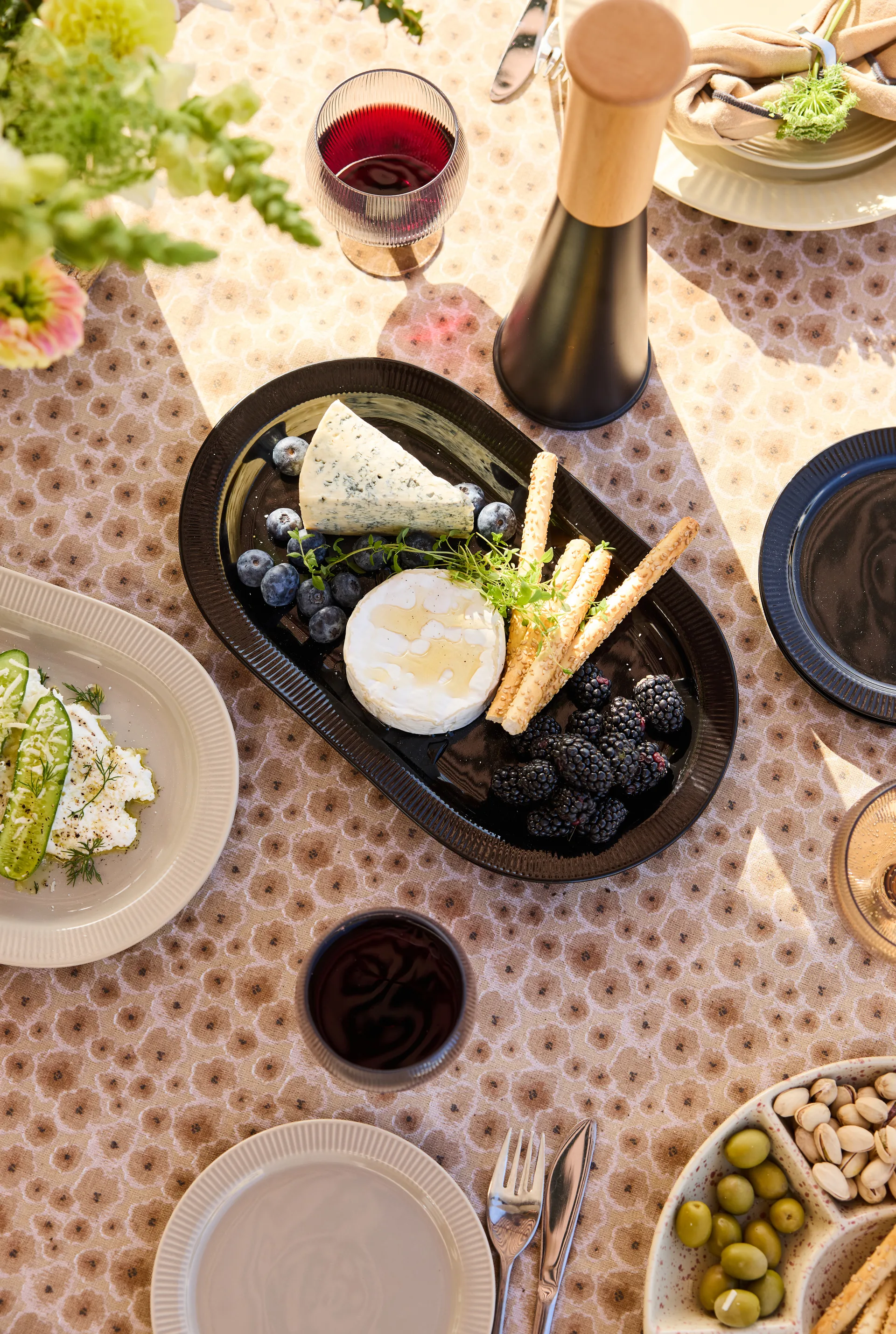 Inka tarjoiluvati, Musta, 20×34 cm Sagaform