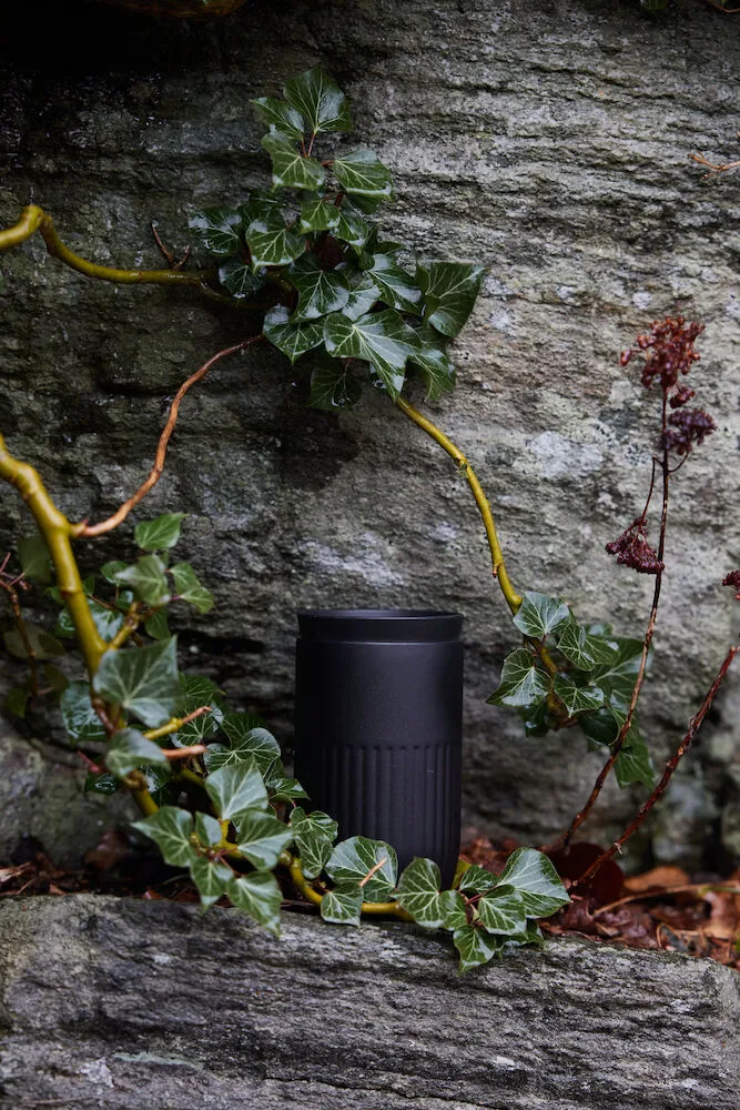 Tova automuki termosmuki 32 cl, Musta Sagaform