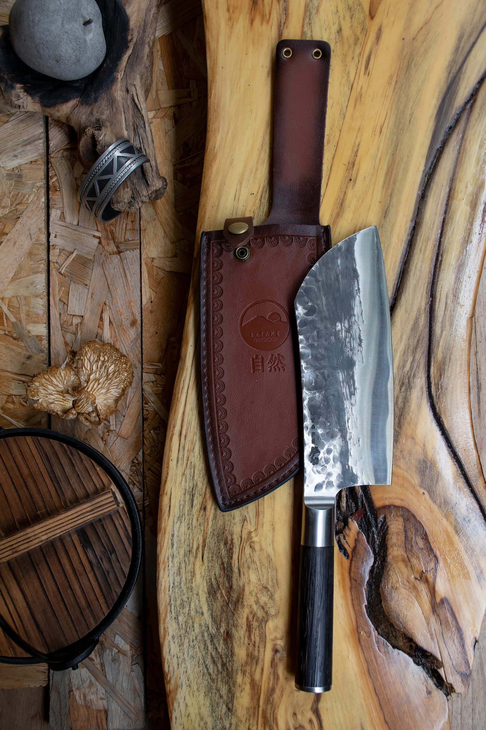 Kuro mori ja saia/ kotelo, 19,5 cm Satake