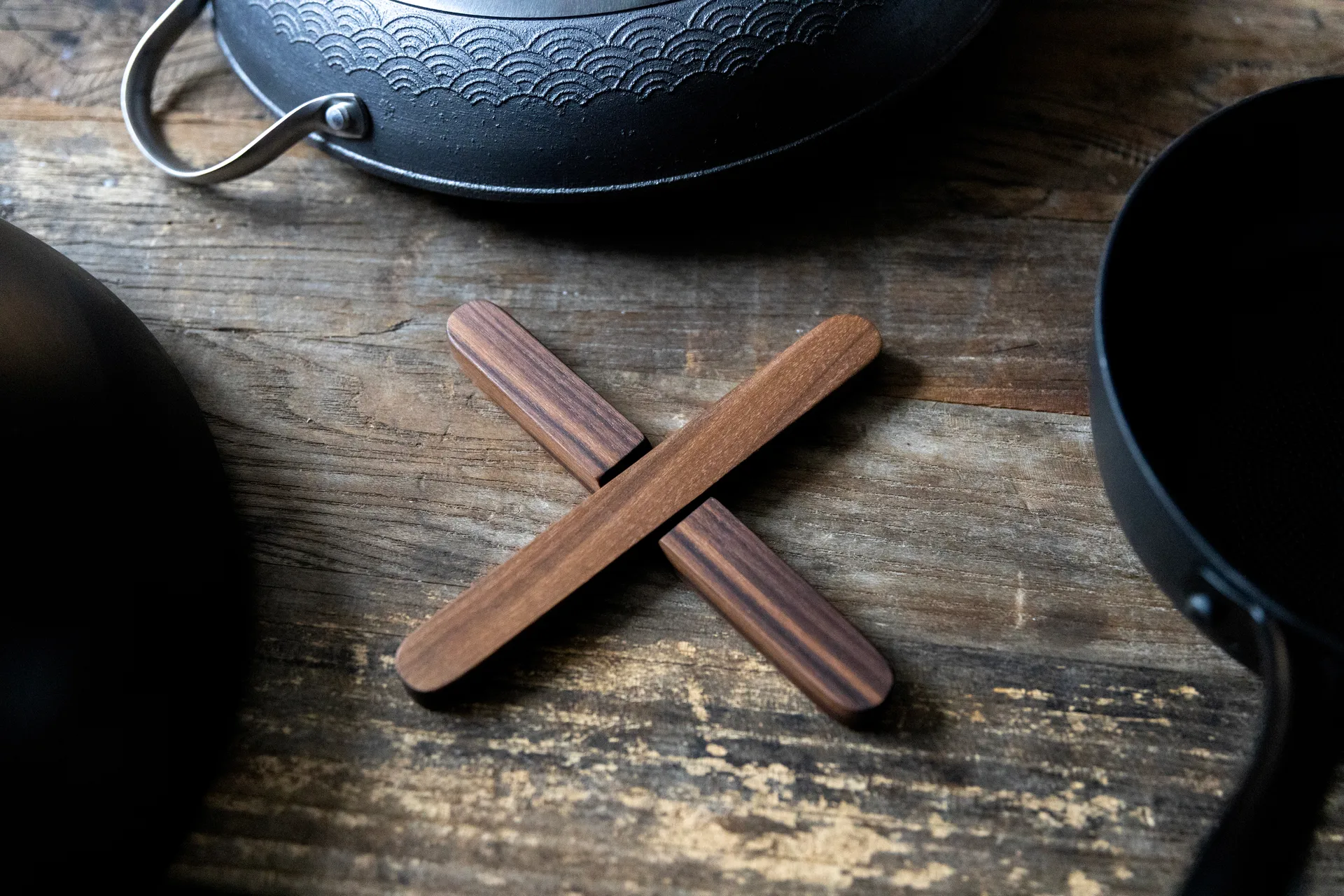 Satake magneettinen pannunalunen, Pähkinäpuu Satake