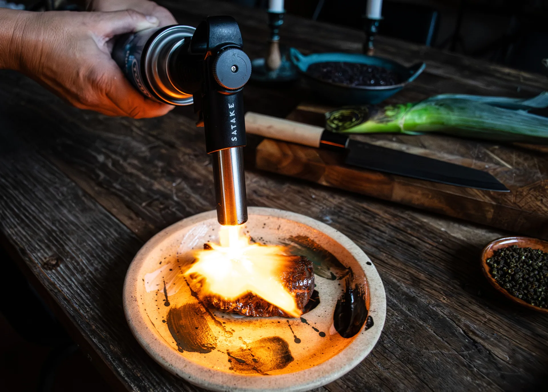 Satake poltinosa kaasupullolle, Musta Satake