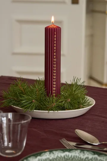 Awaiting kalenterikynttilä - Syvän viininpunainen, 25 cm - Scandi Essentials