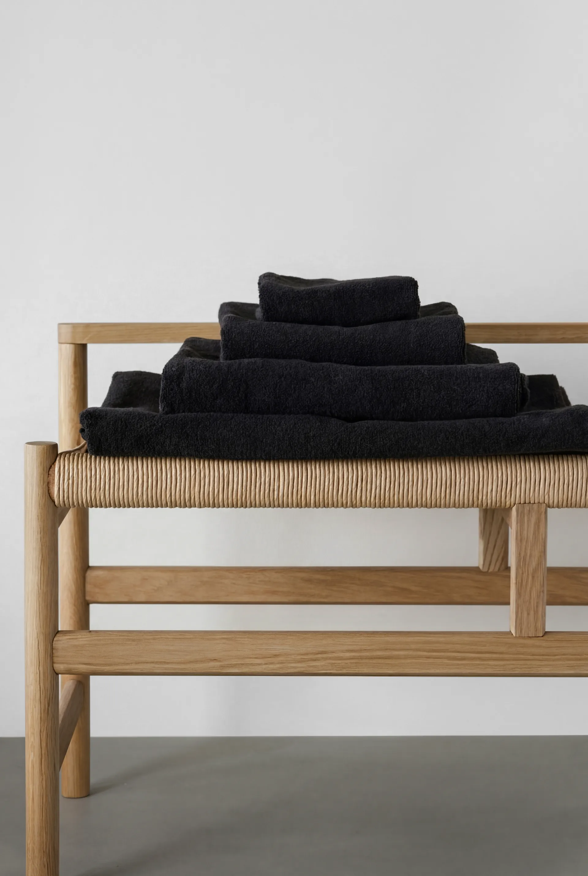 Drift kylpypyyhe 100x150 cm, Musta Scandi Living
