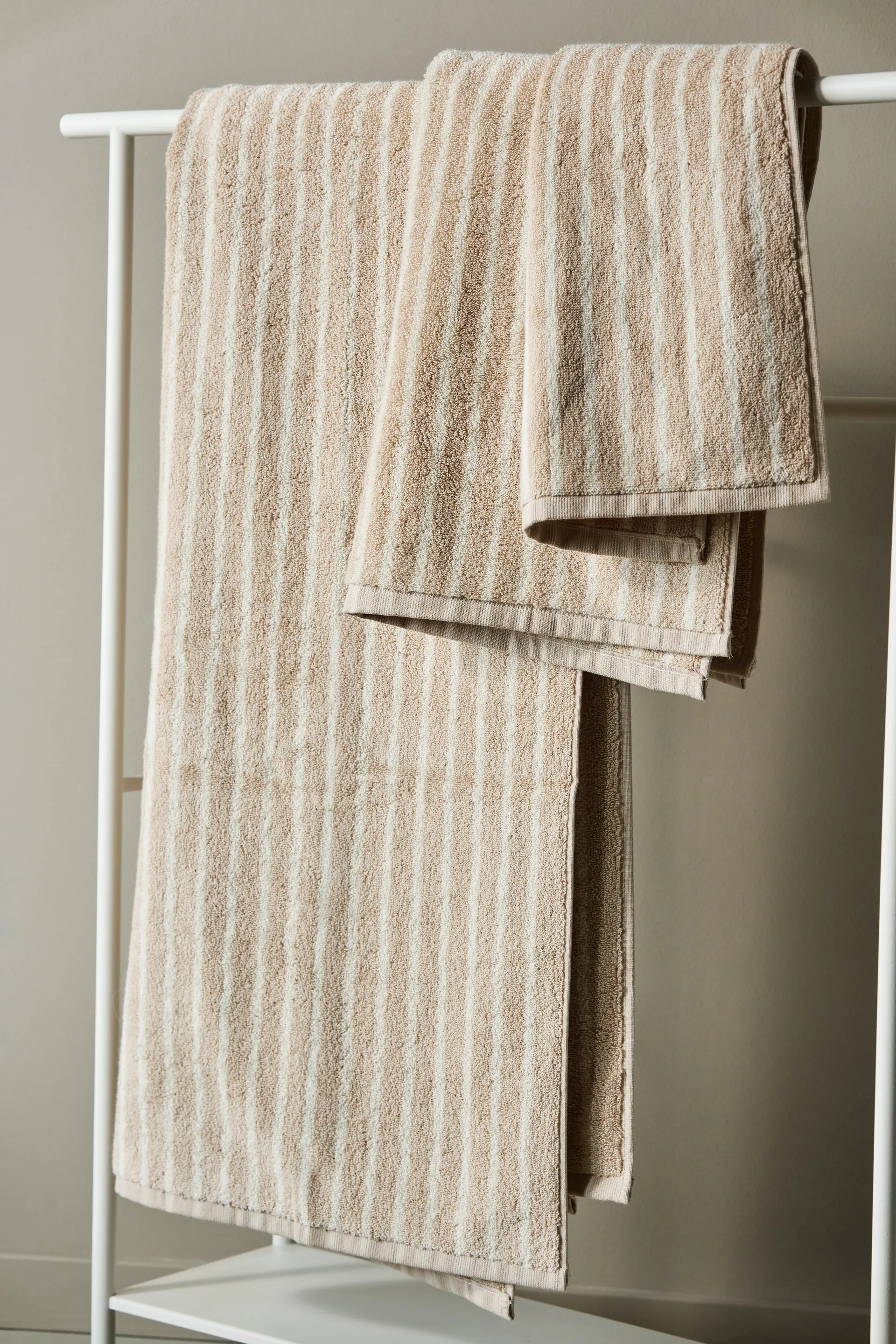Drift kylpypyyhe 70x140 cm, Beige-valkoinen Scandi Living