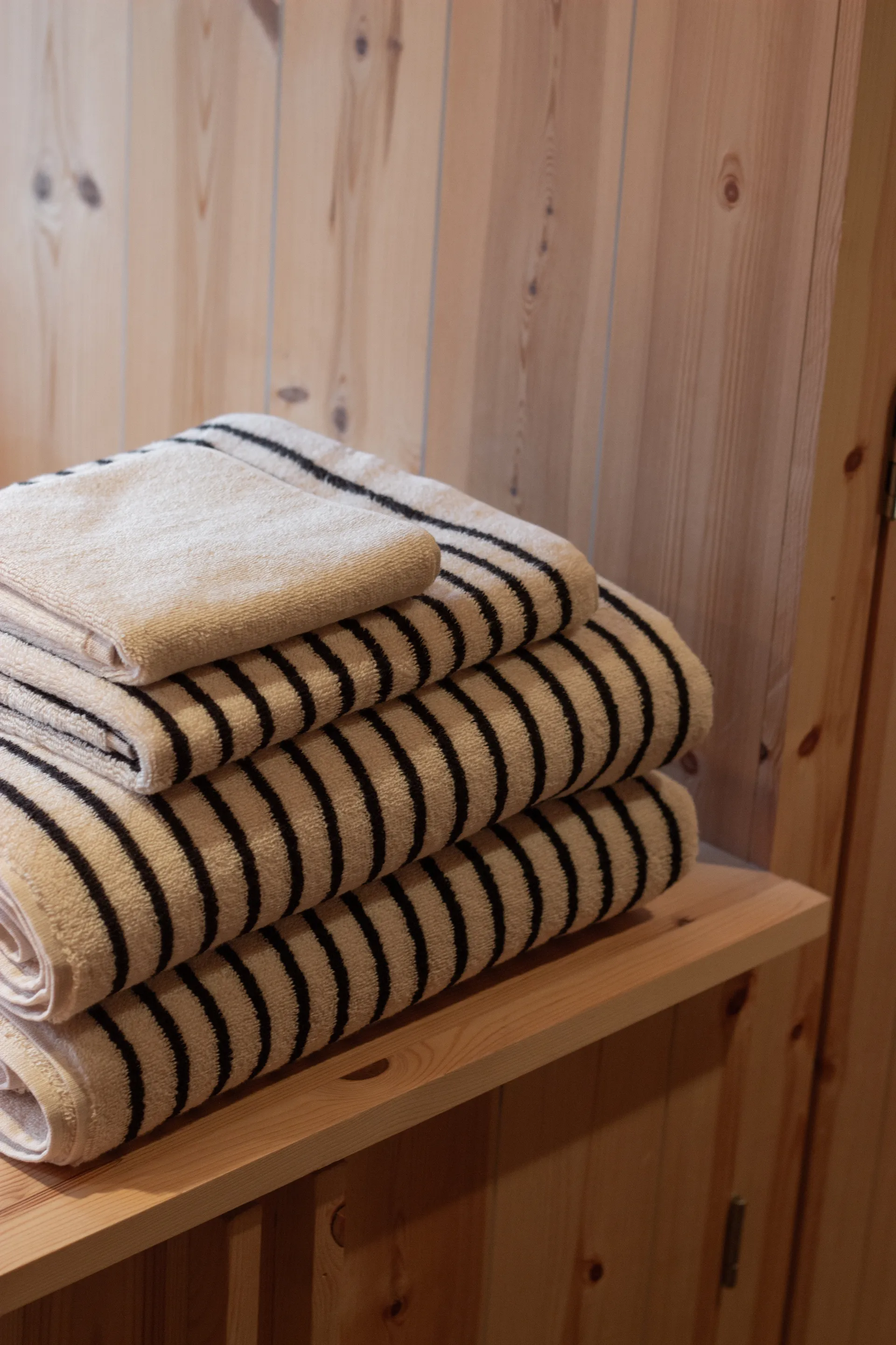 Drift kylpypyyhkeet 100x150 cm 2-pack – valkoinen-musta Scandi Living