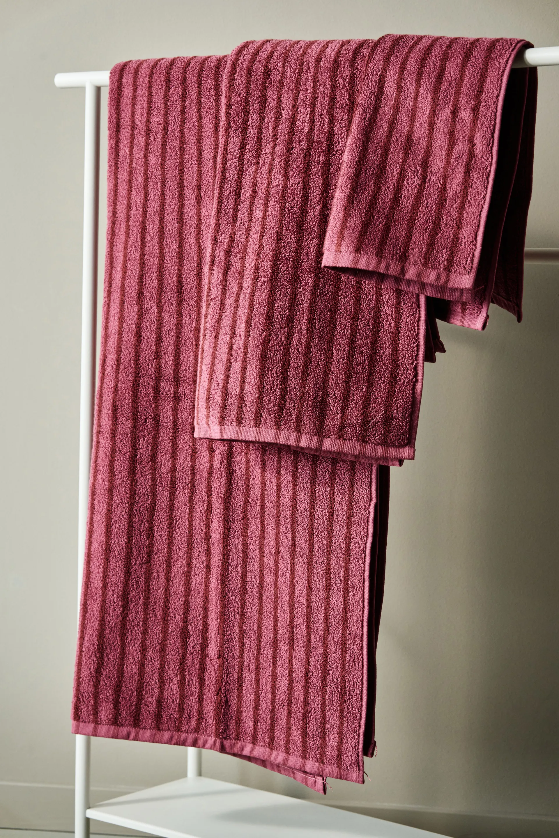 Drift pyyhe 30x50 cm, Rosa-punainen Scandi Living