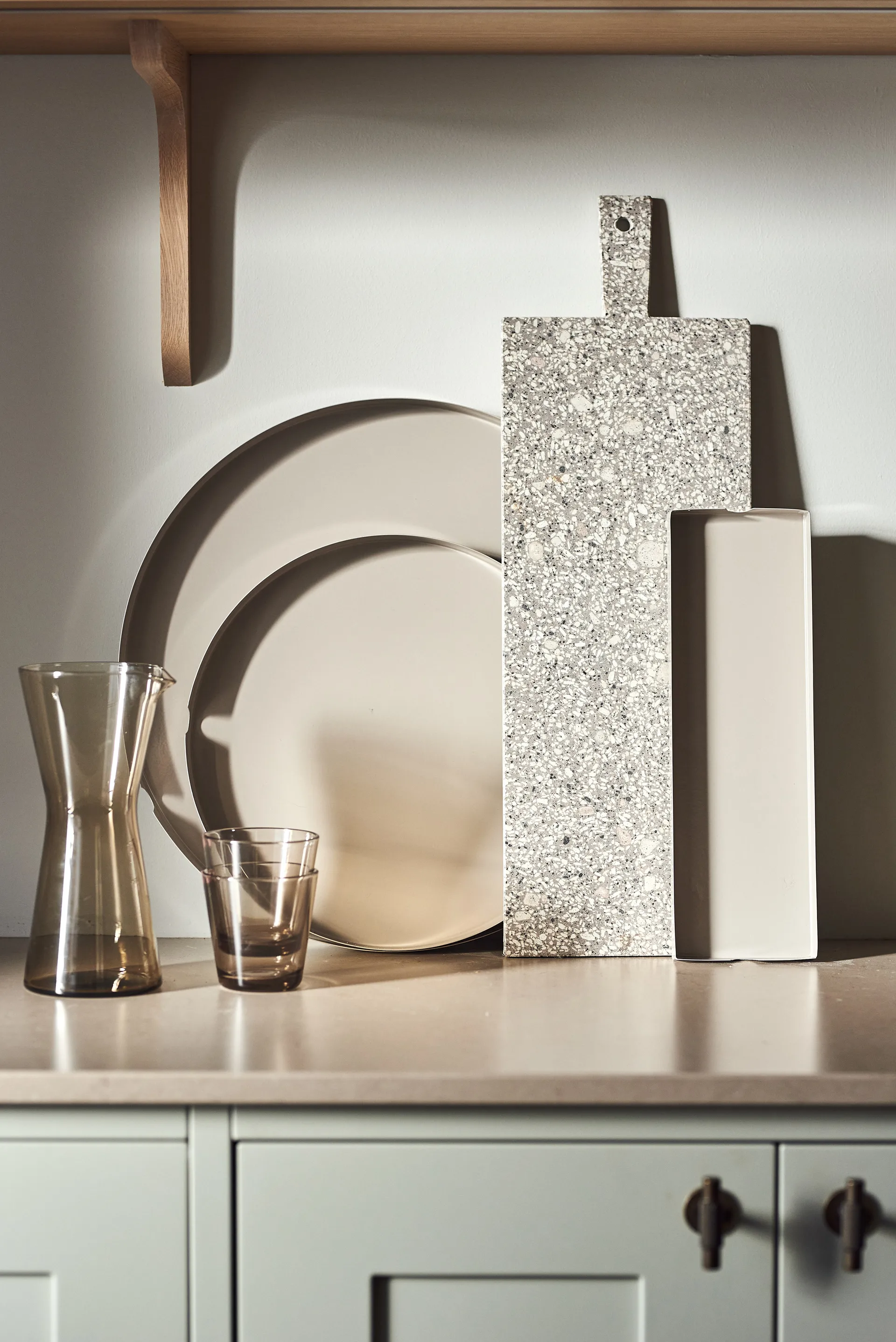 Edgy tarjotin Ø 30 cm, Greige Scandi Living