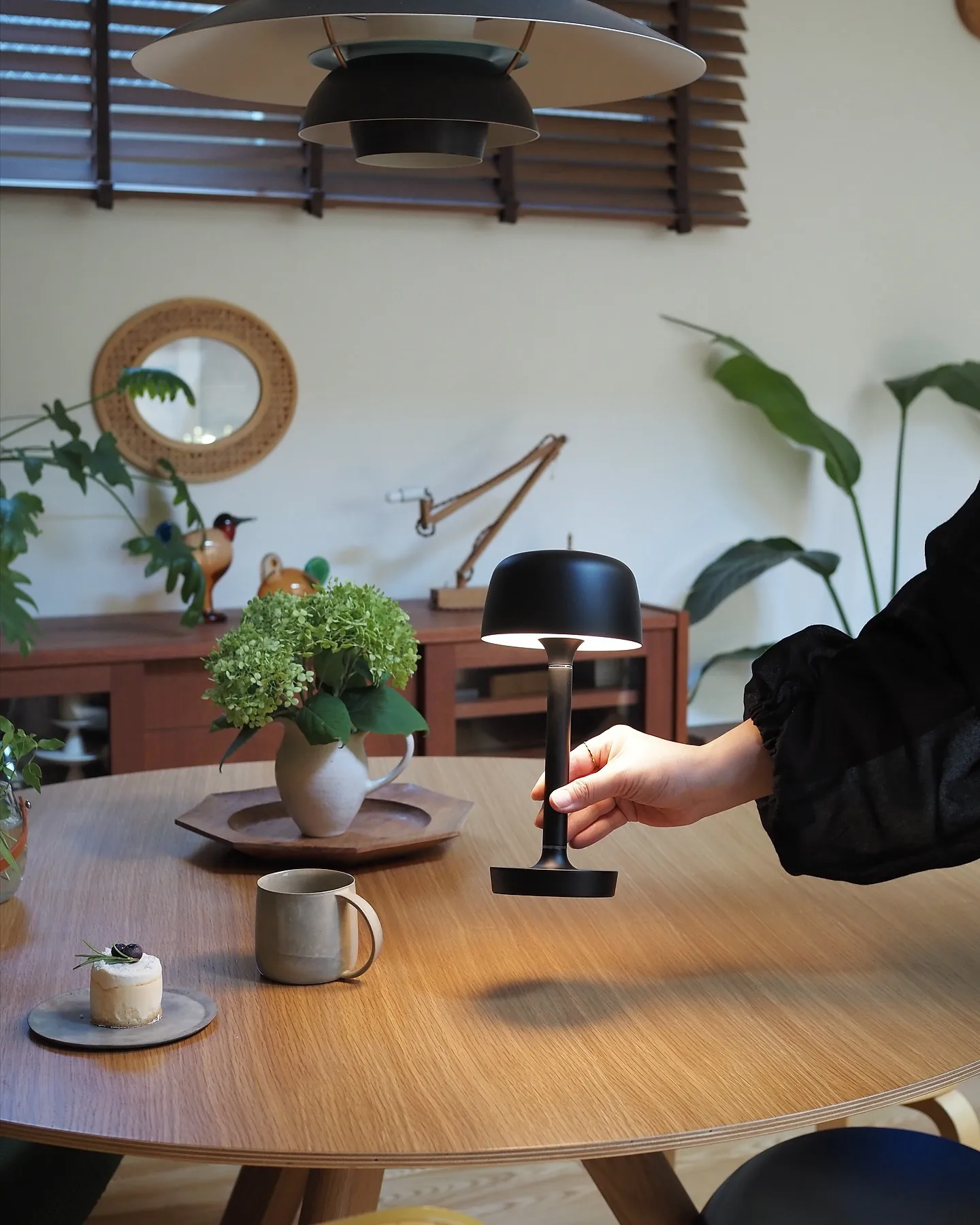 Halo kannettava pöytävalaisin 25,5 cm, Black Scandi Living