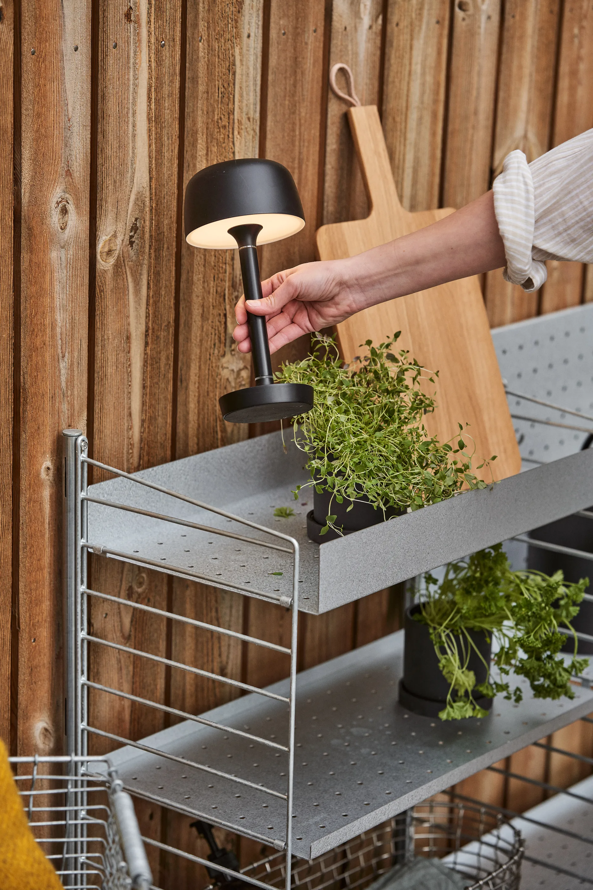 Halo kannettava pöytävalaisin 25,5 cm, Black Scandi Living