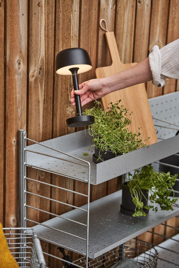 Halo kannettava pöytävalaisin 25,5 cm, Black Scandi Living