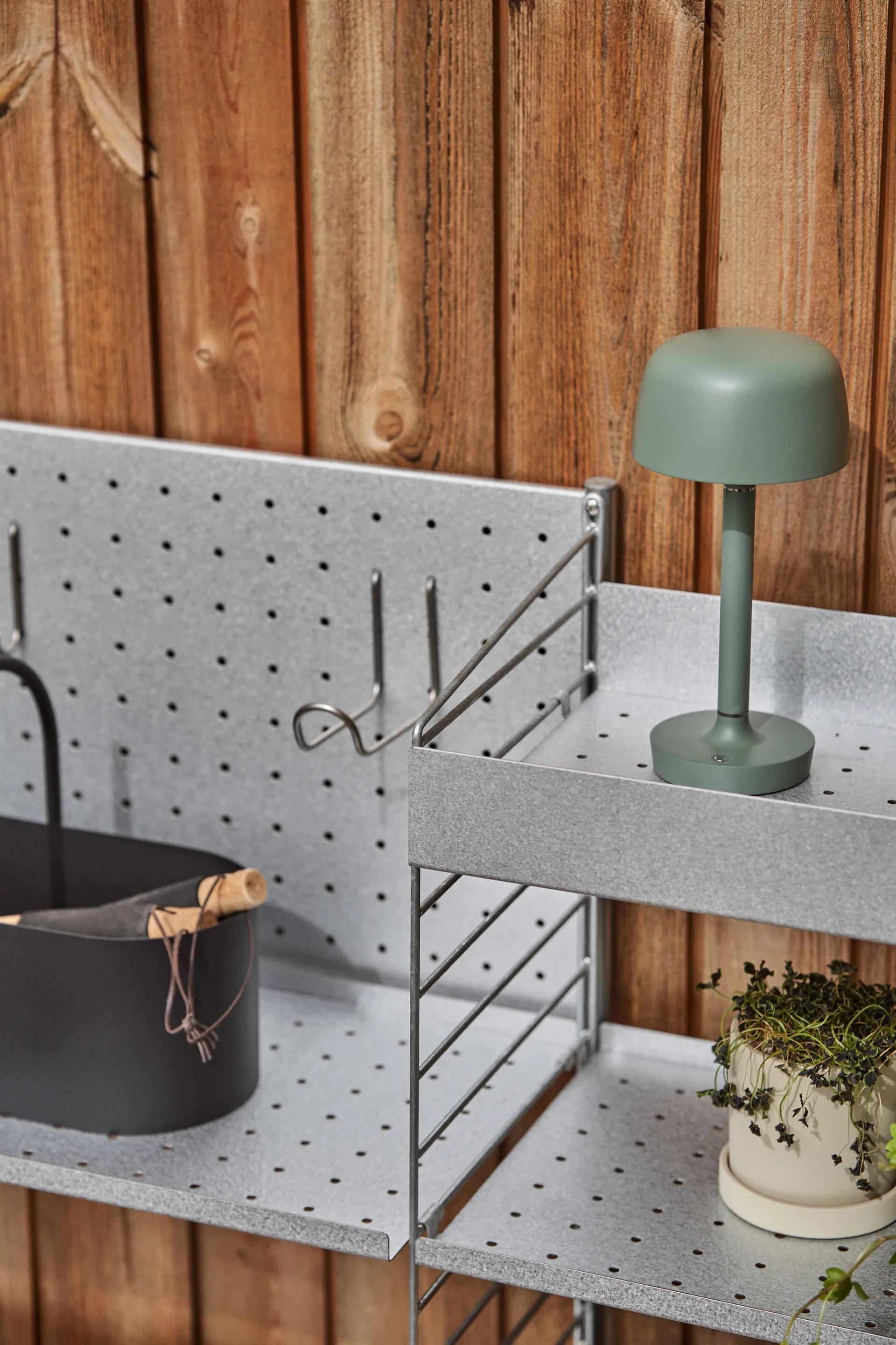 Halo kannettava pöytävalaisin 25,5 cm, Green Scandi Living