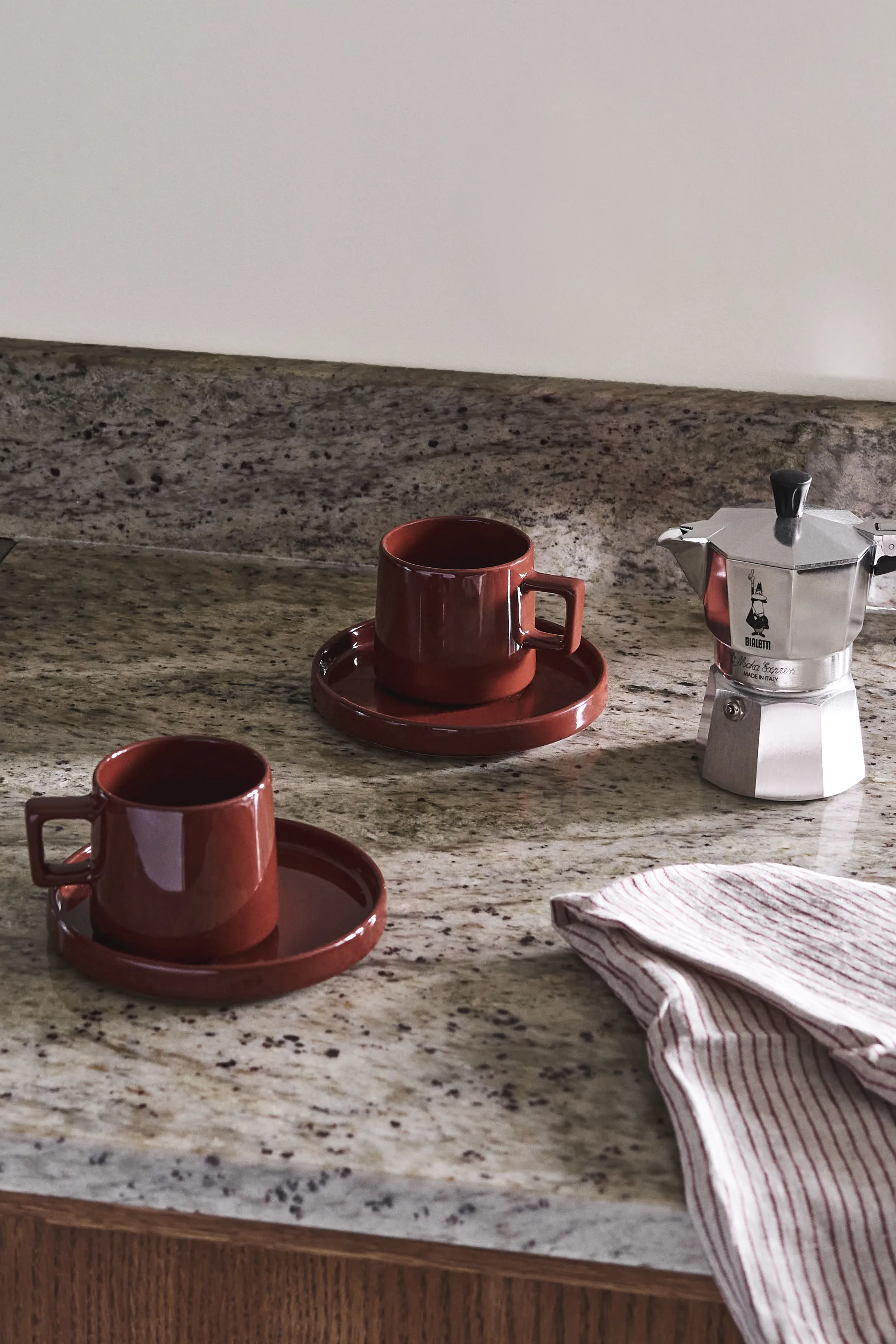 Taper aamiaissetti 12 osaa - Punainen Scandi Living